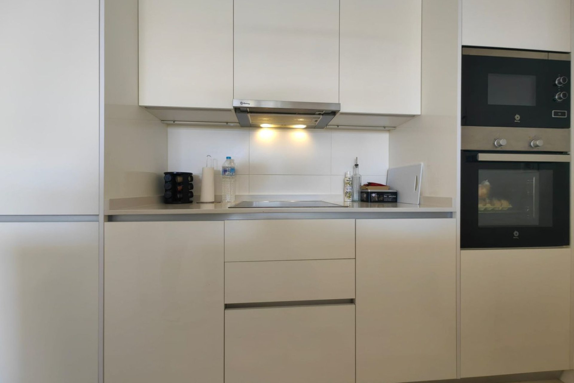 Resale - Apartment - Middle Floor Apartment - Estepona - Estepona Centro