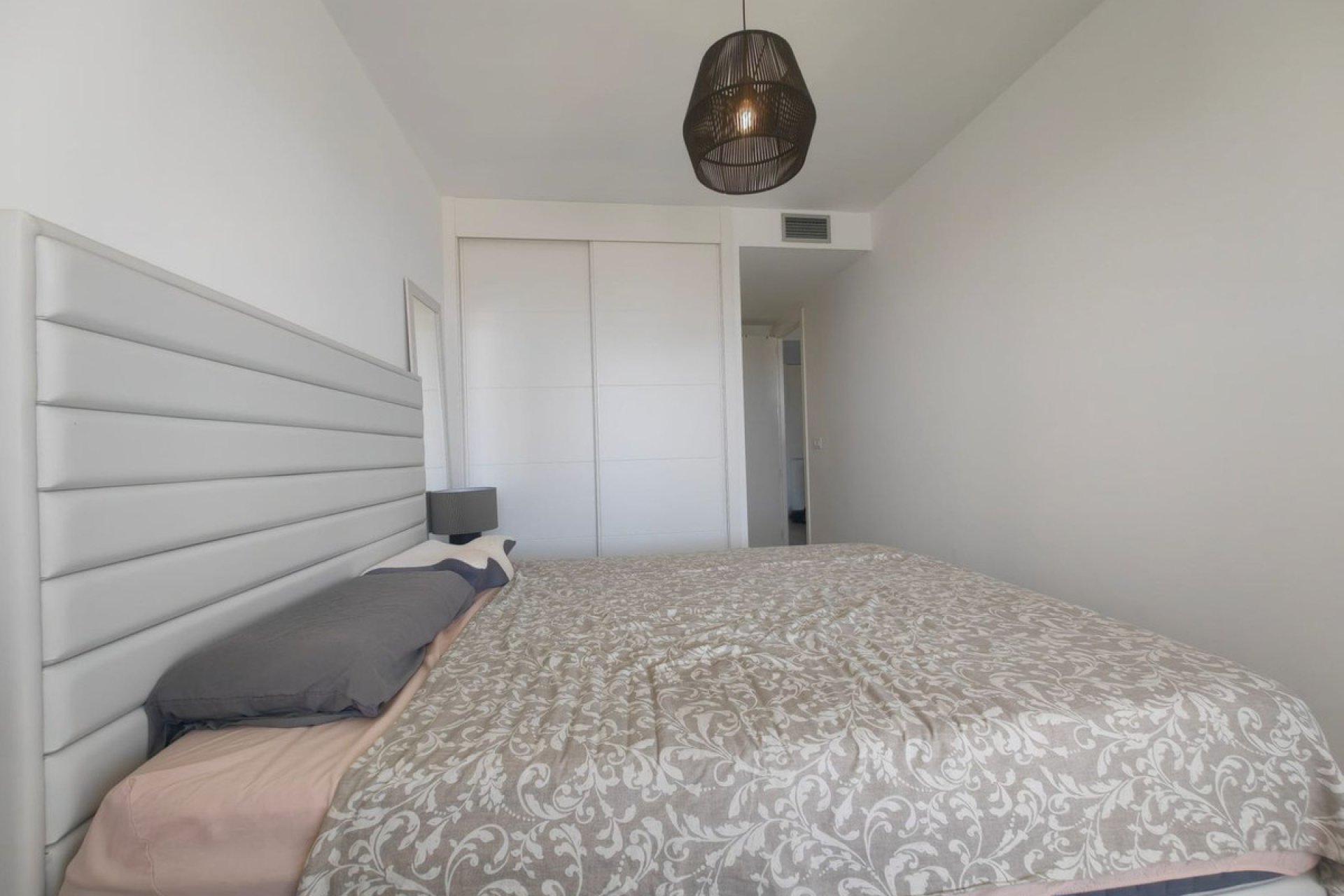 Resale - Apartment - Middle Floor Apartment - Estepona - Estepona Centro