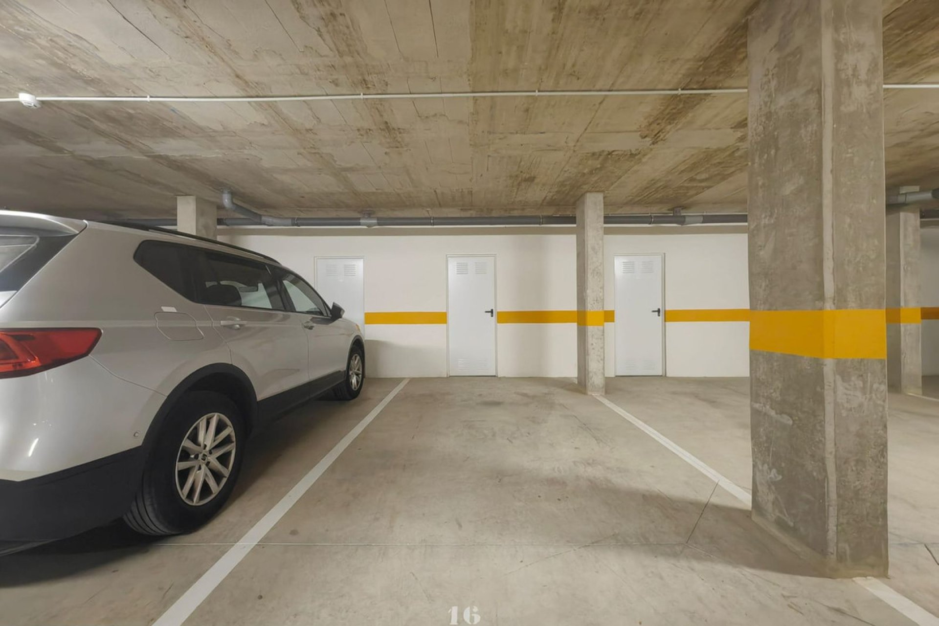 Resale - Apartment - Middle Floor Apartment - Estepona - Estepona Centro