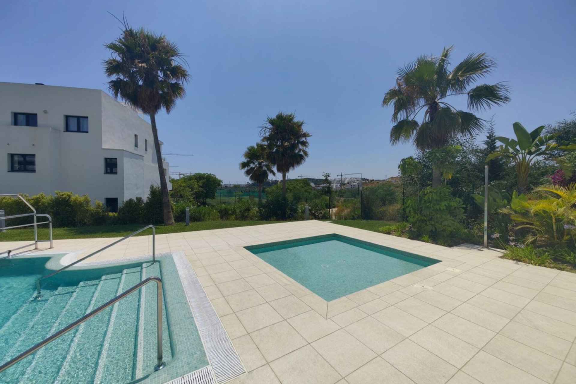 Resale - Apartment - Middle Floor Apartment - Estepona - Estepona Centro
