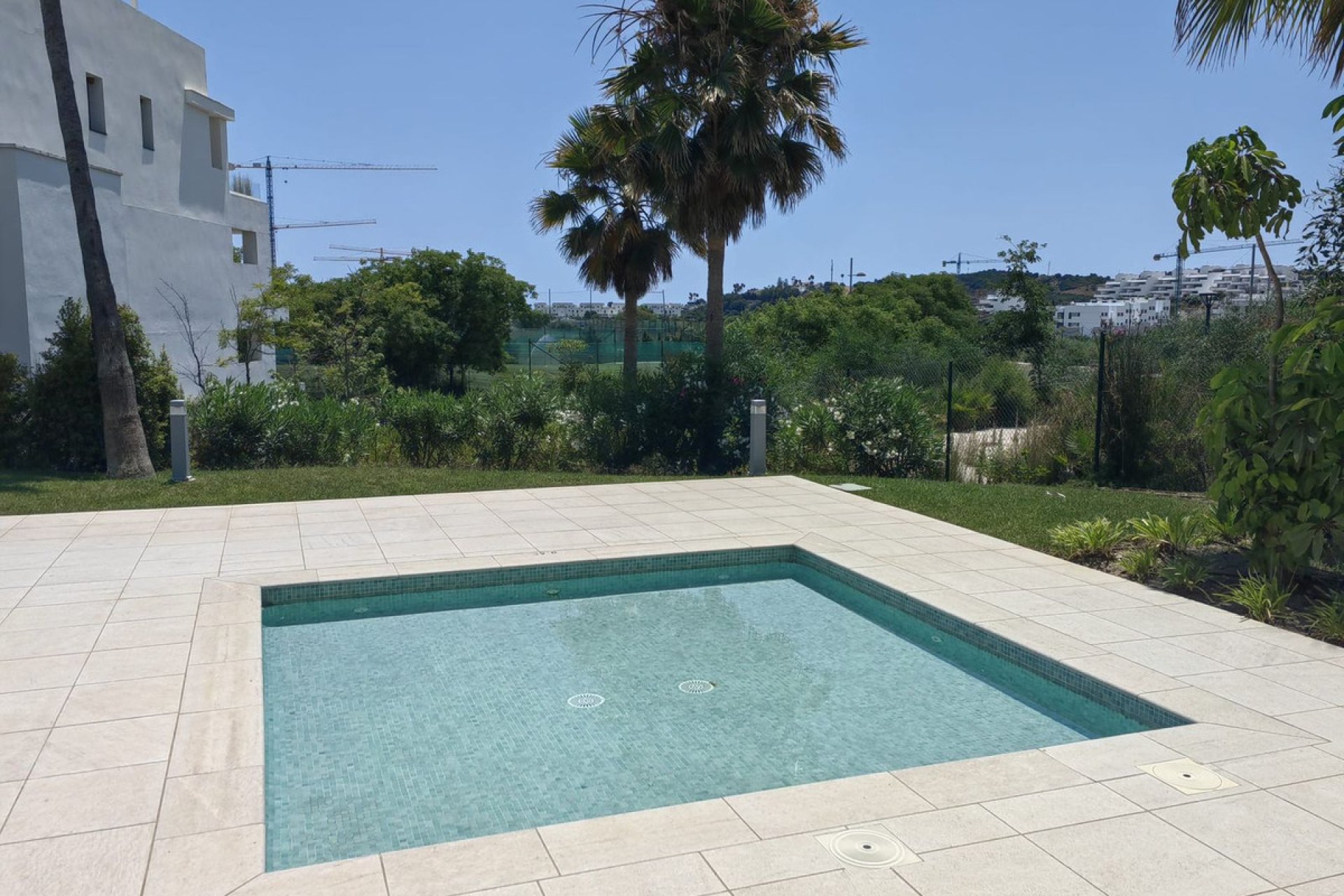 Resale - Apartment - Middle Floor Apartment - Estepona - Estepona Centro