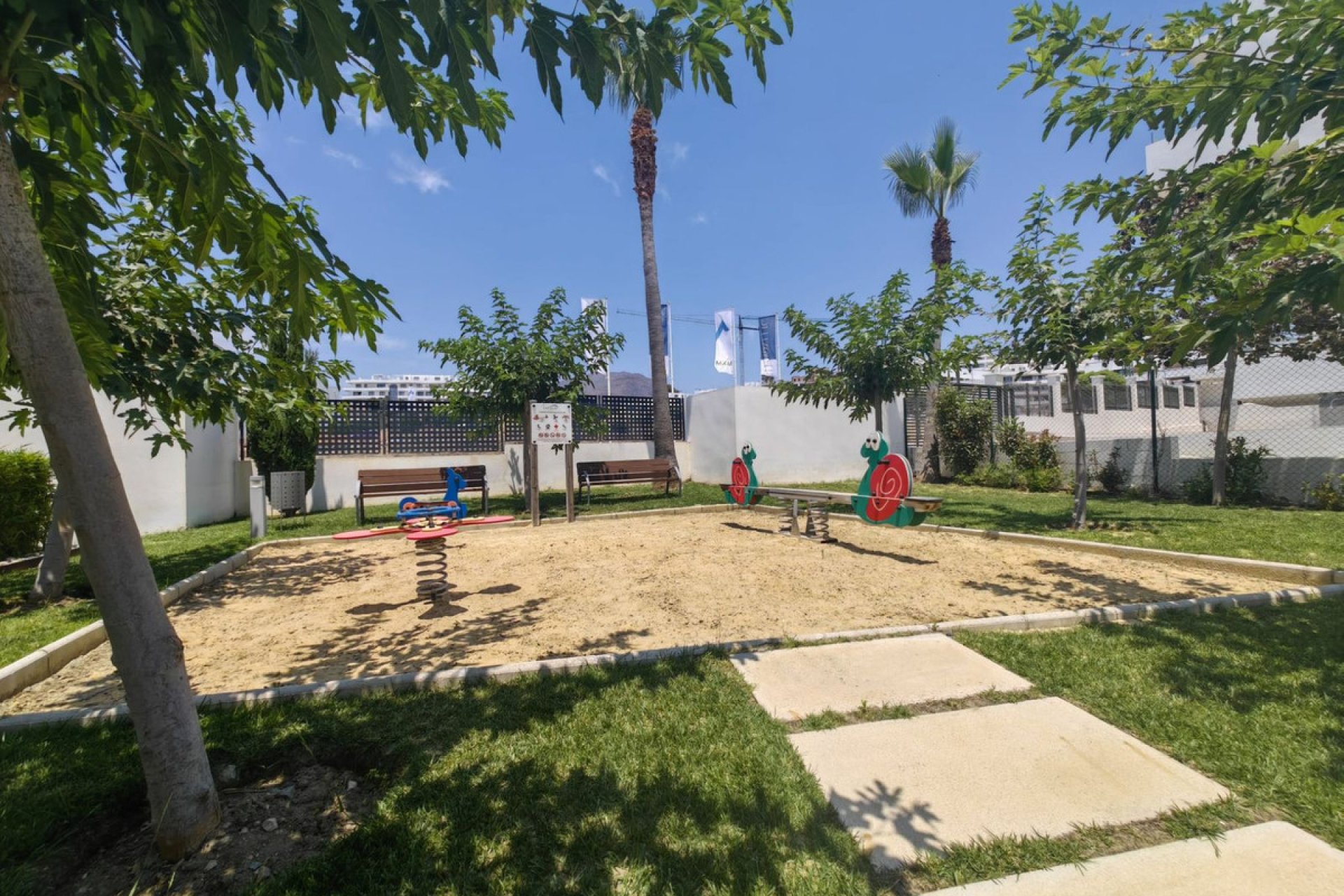 Resale - Apartment - Middle Floor Apartment - Estepona - Estepona Centro