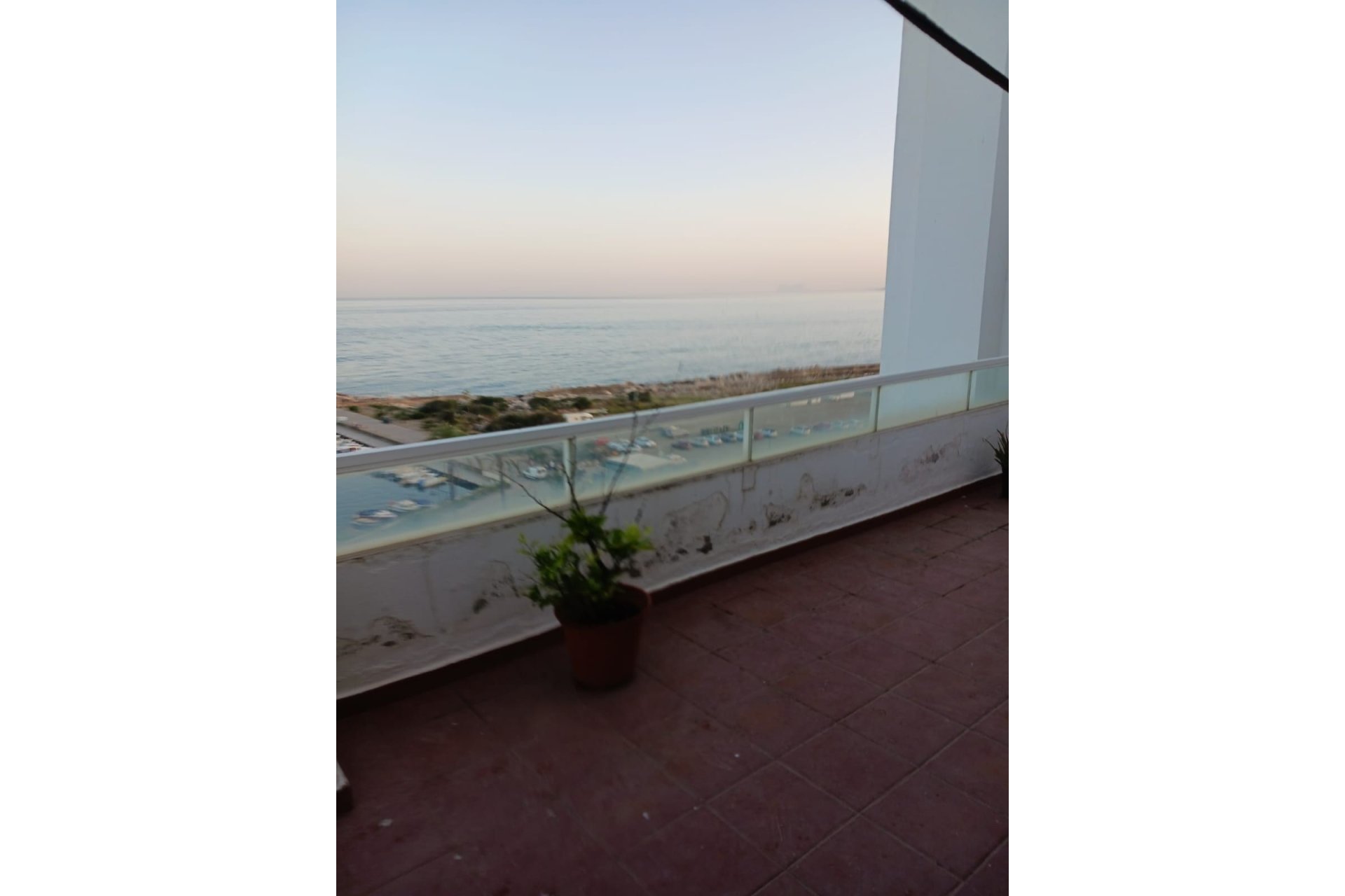 Resale - Apartment - Middle Floor Apartment - Estepona - Estepona Centro