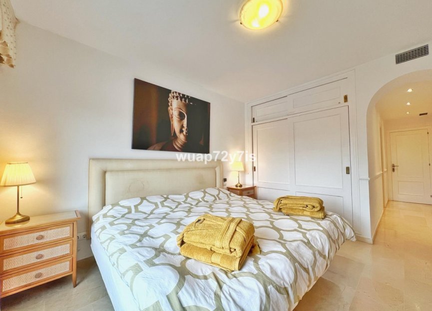 Resale - Apartment - Middle Floor Apartment - Estepona - Estepona Centro