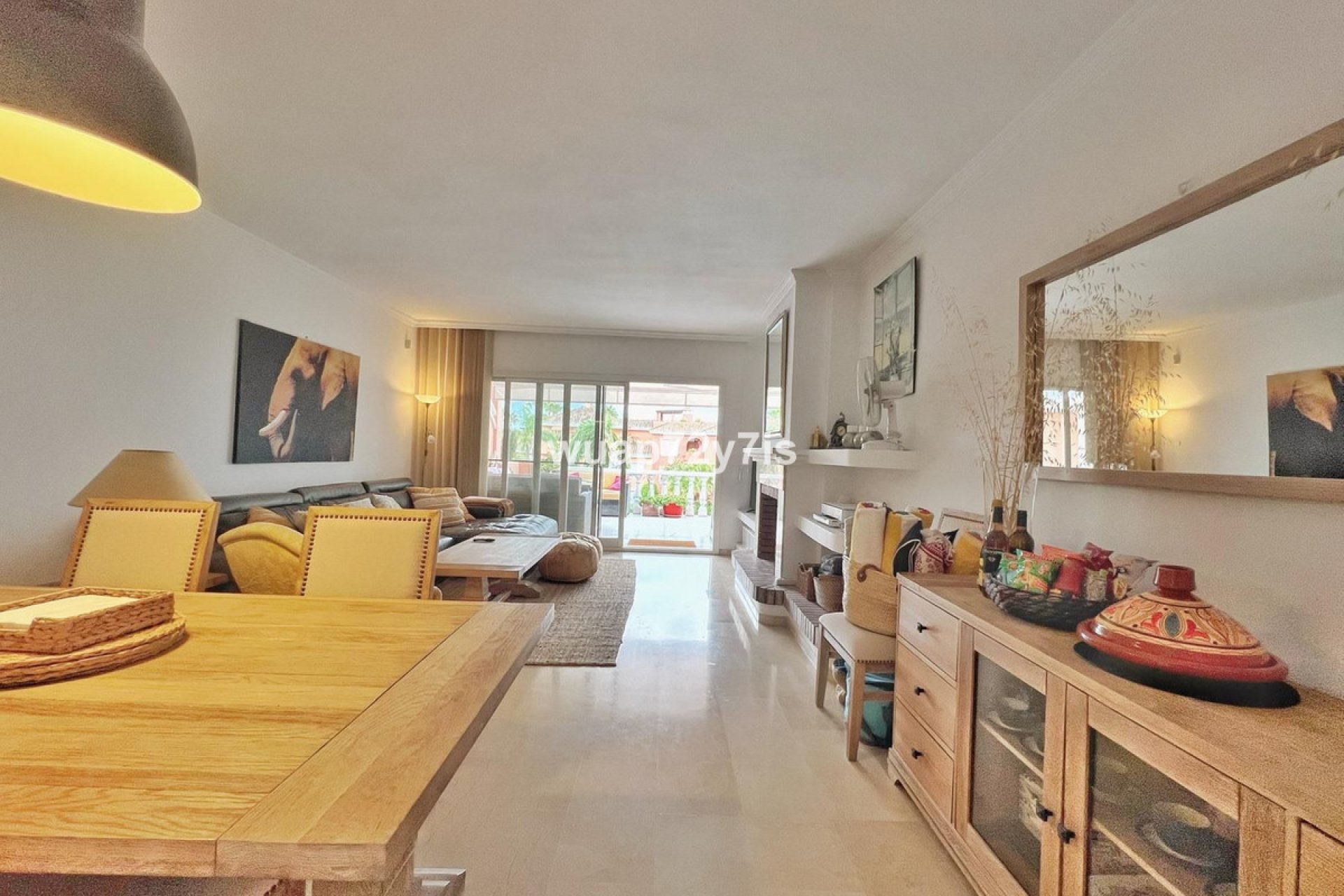 Resale - Apartment - Middle Floor Apartment - Estepona - Estepona Centro