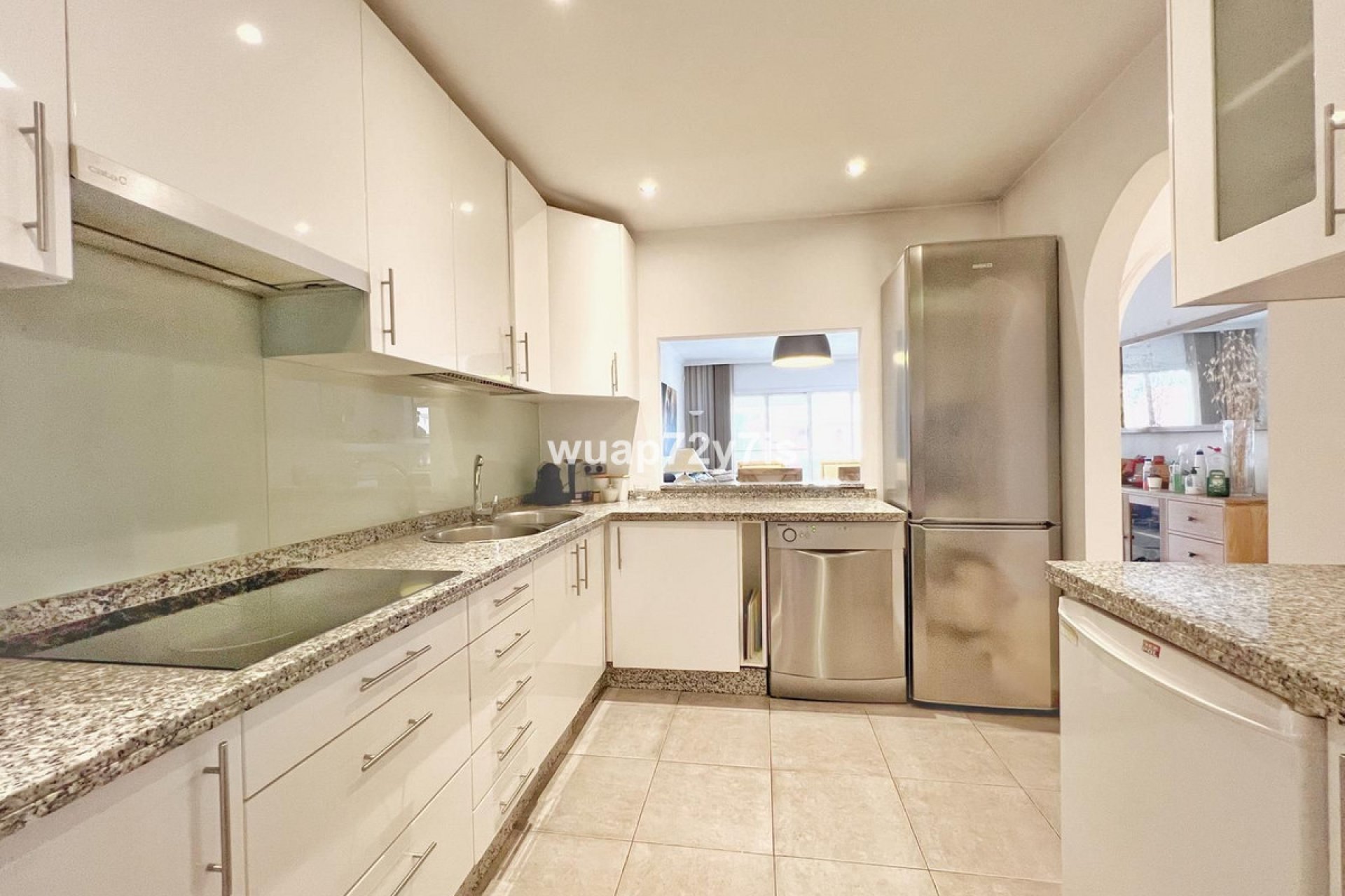 Resale - Apartment - Middle Floor Apartment - Estepona - Estepona Centro