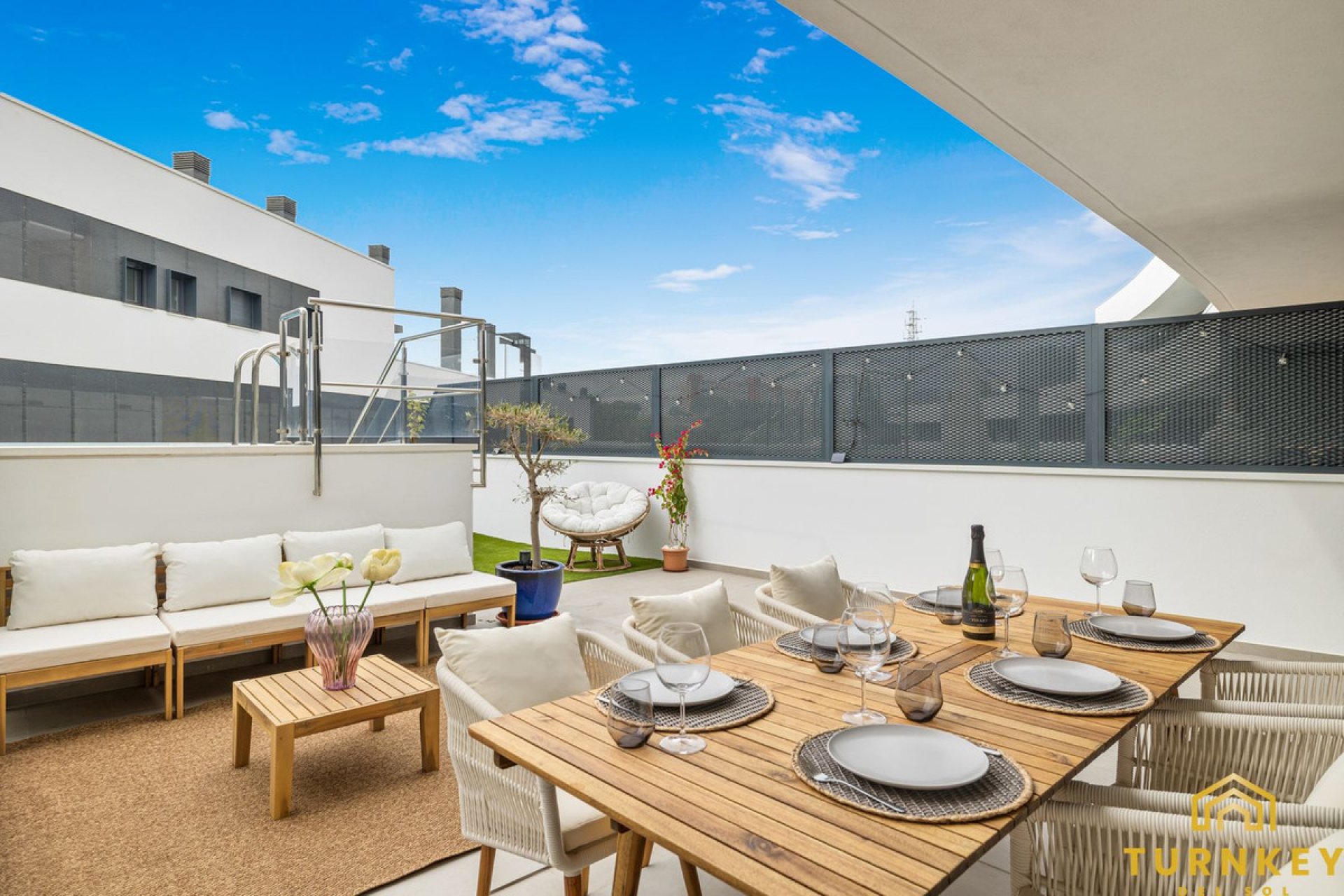 Resale - Apartment - Middle Floor Apartment - Estepona - Estepona Centro