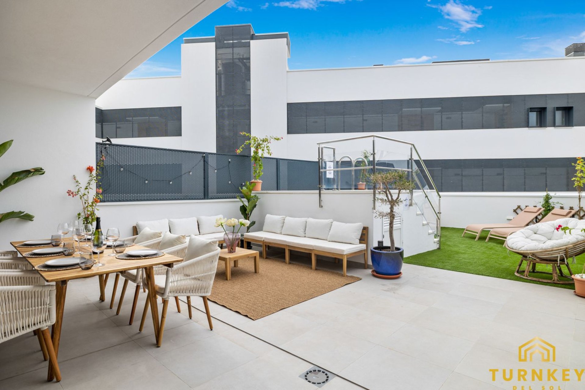 Resale - Apartment - Middle Floor Apartment - Estepona - Estepona Centro