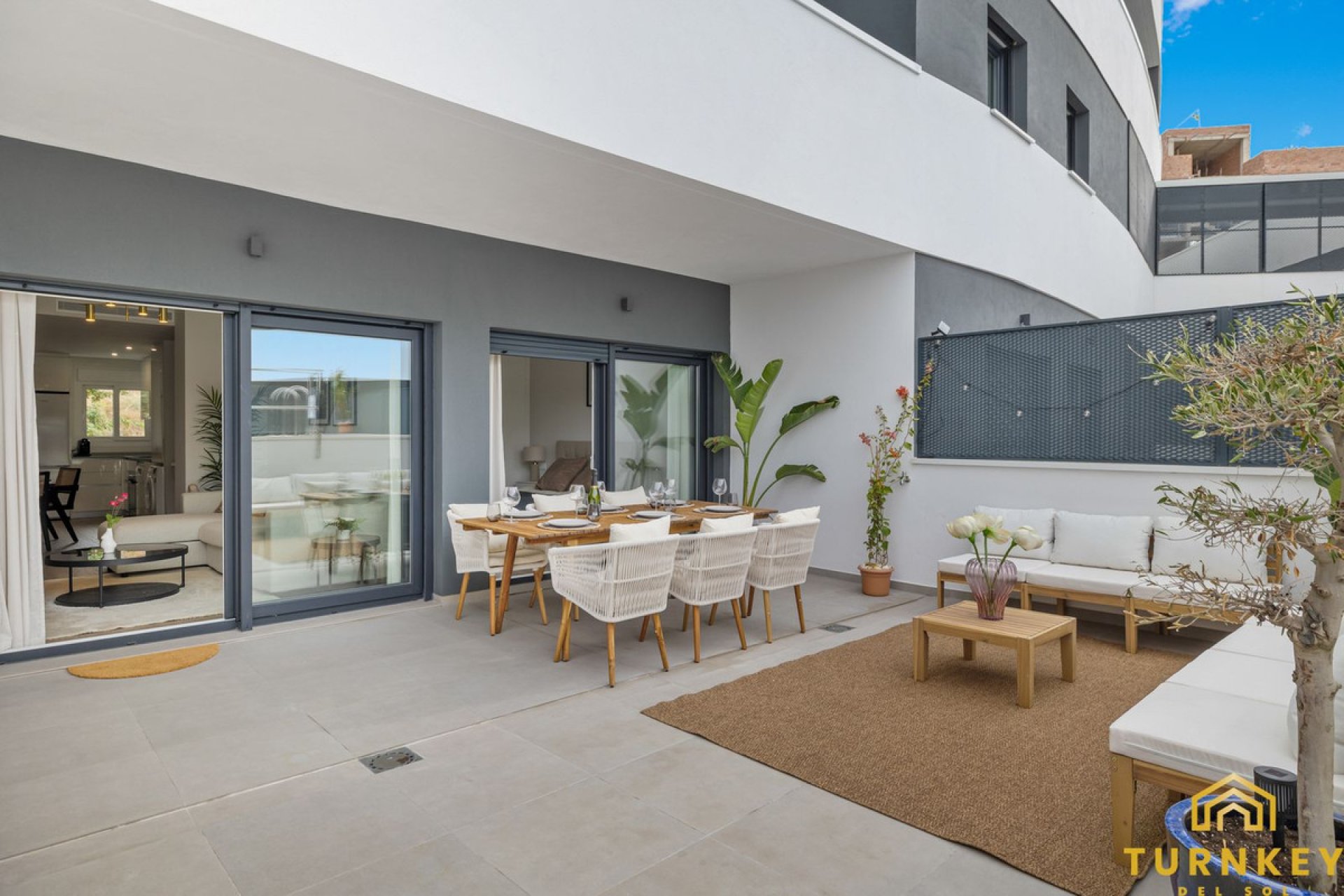 Resale - Apartment - Middle Floor Apartment - Estepona - Estepona Centro