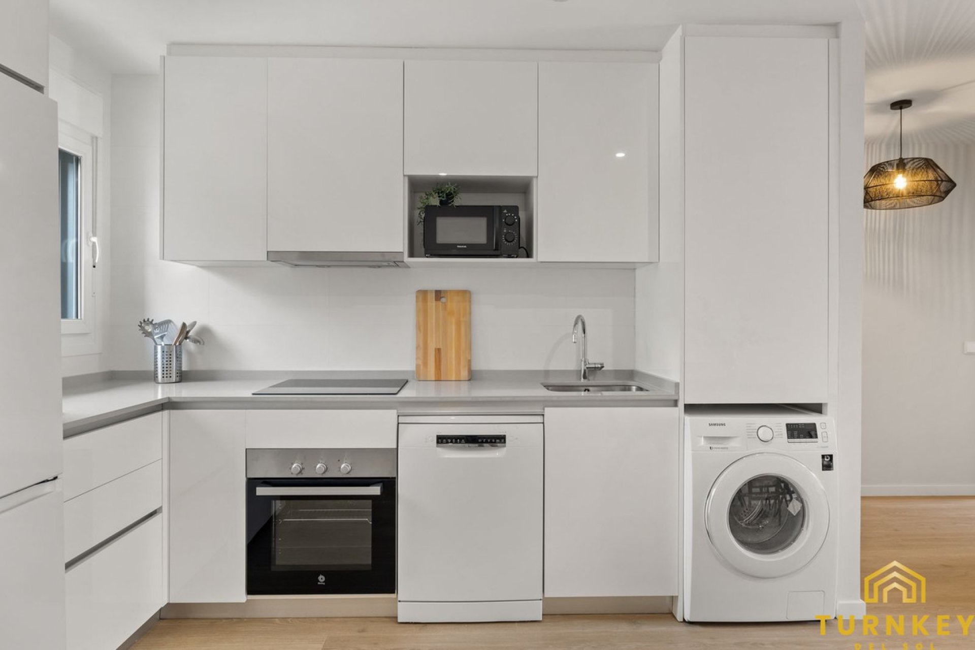 Resale - Apartment - Middle Floor Apartment - Estepona - Estepona Centro