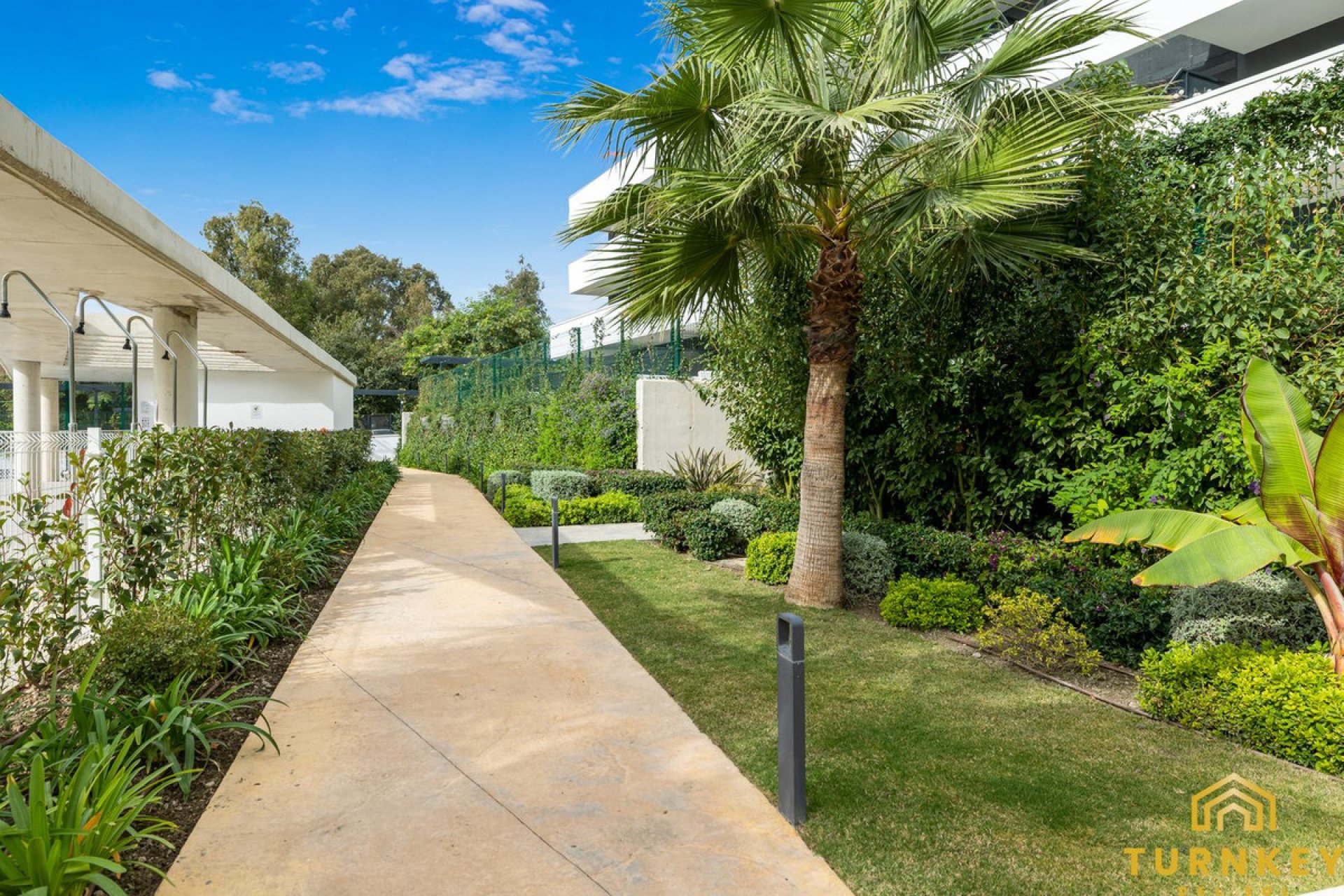 Resale - Apartment - Middle Floor Apartment - Estepona - Estepona Centro