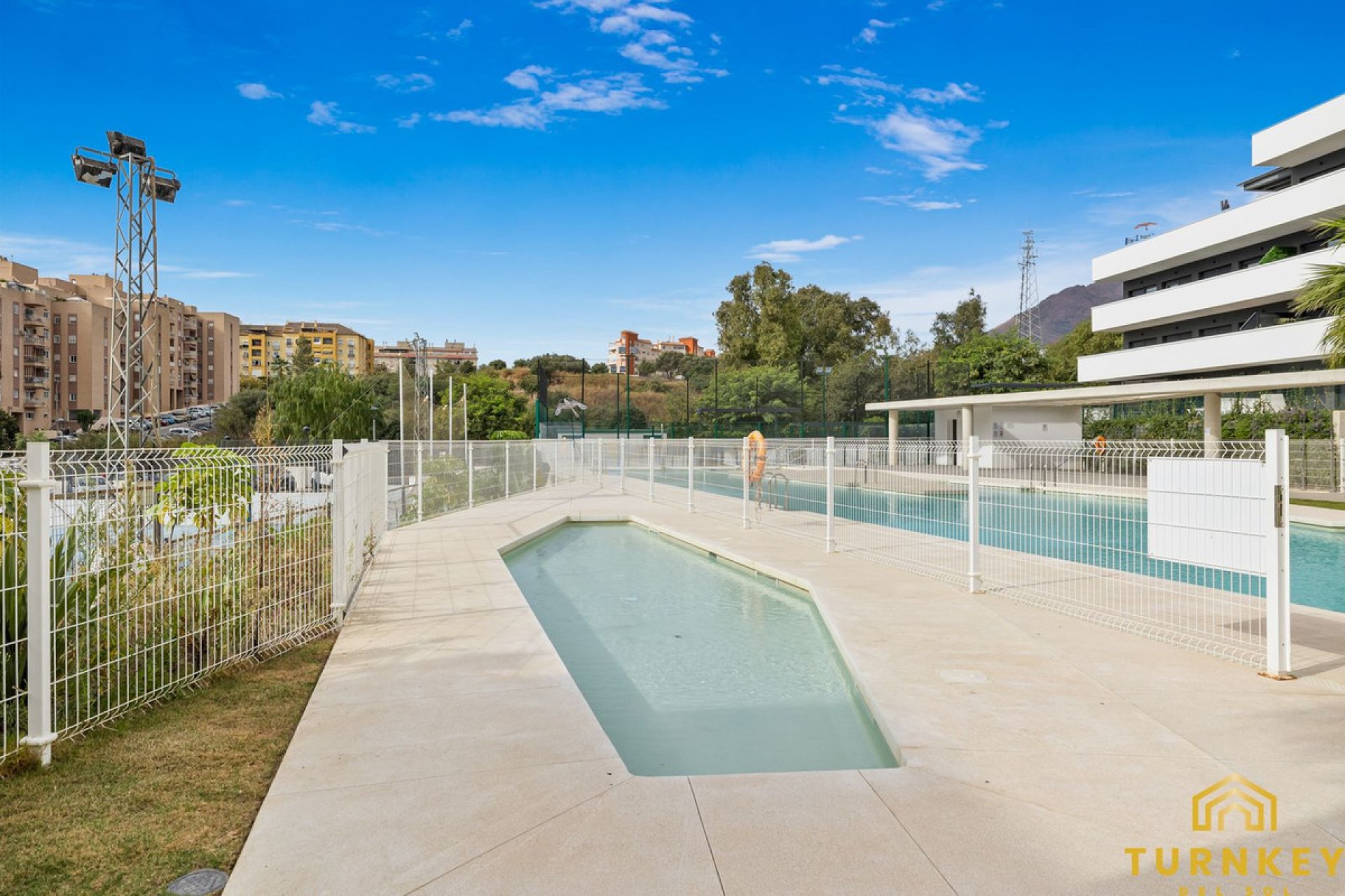 Resale - Apartment - Middle Floor Apartment - Estepona - Estepona Centro