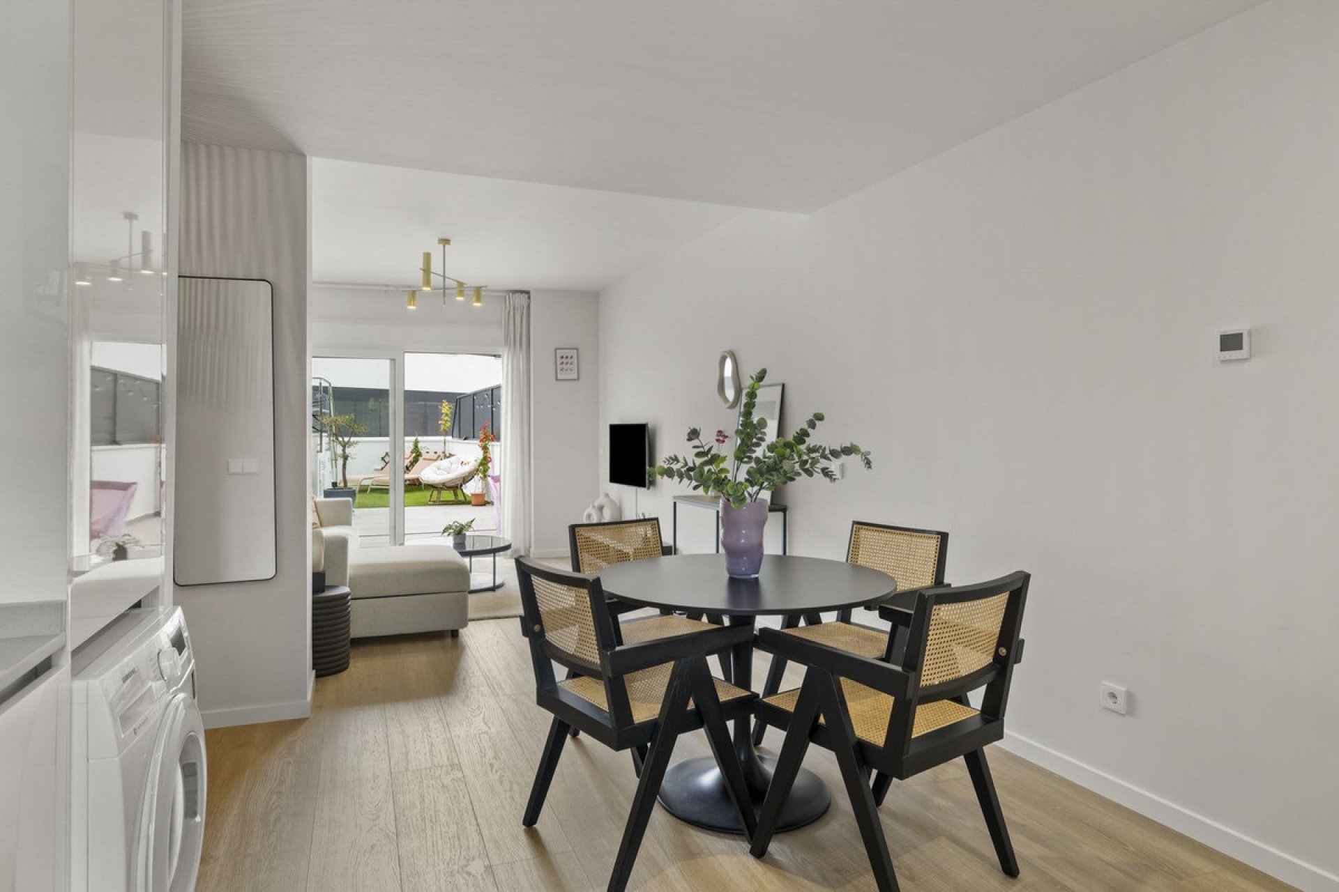 Resale - Apartment - Middle Floor Apartment - Estepona - Estepona Centro