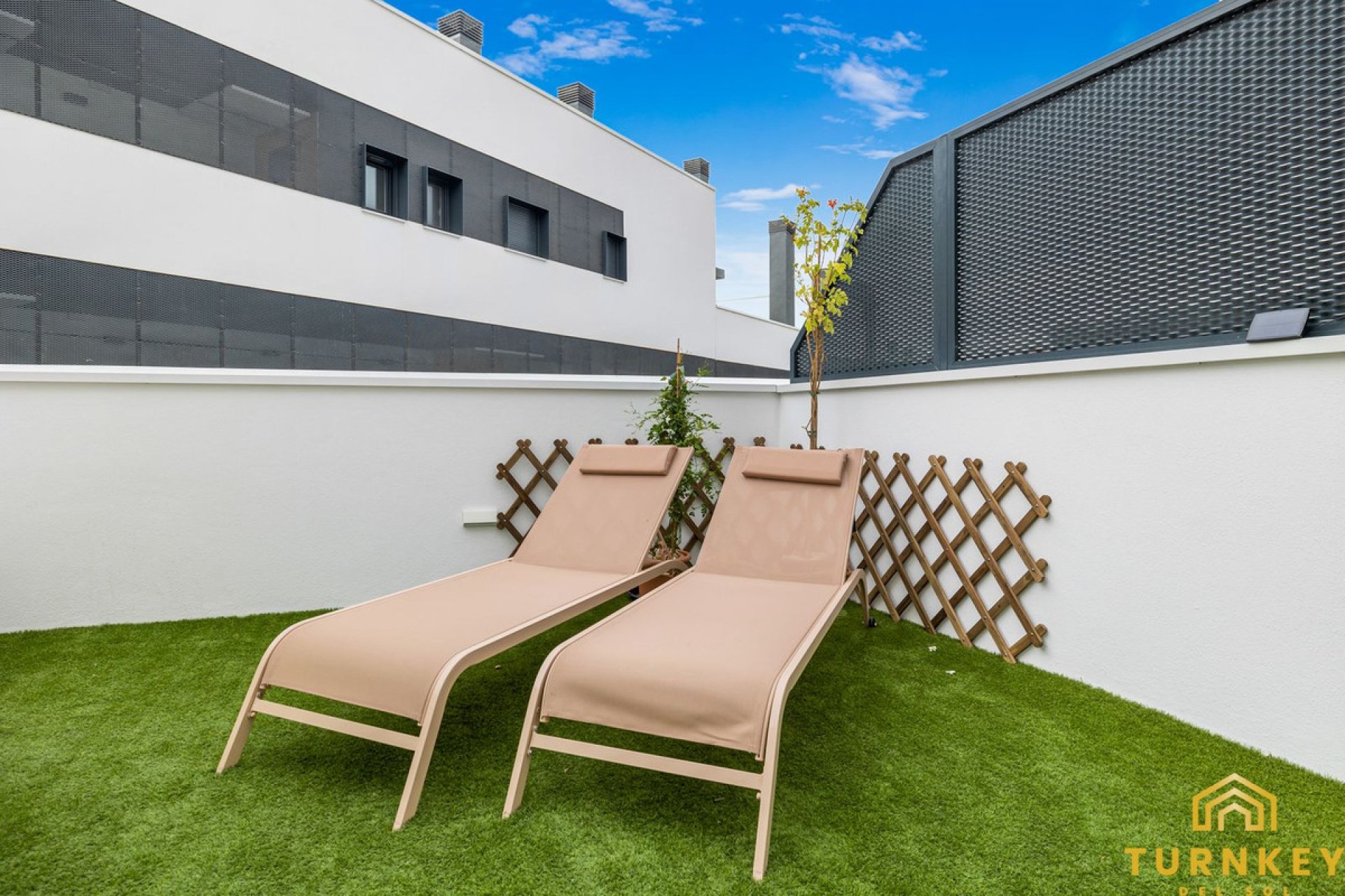 Resale - Apartment - Middle Floor Apartment - Estepona - Estepona Centro