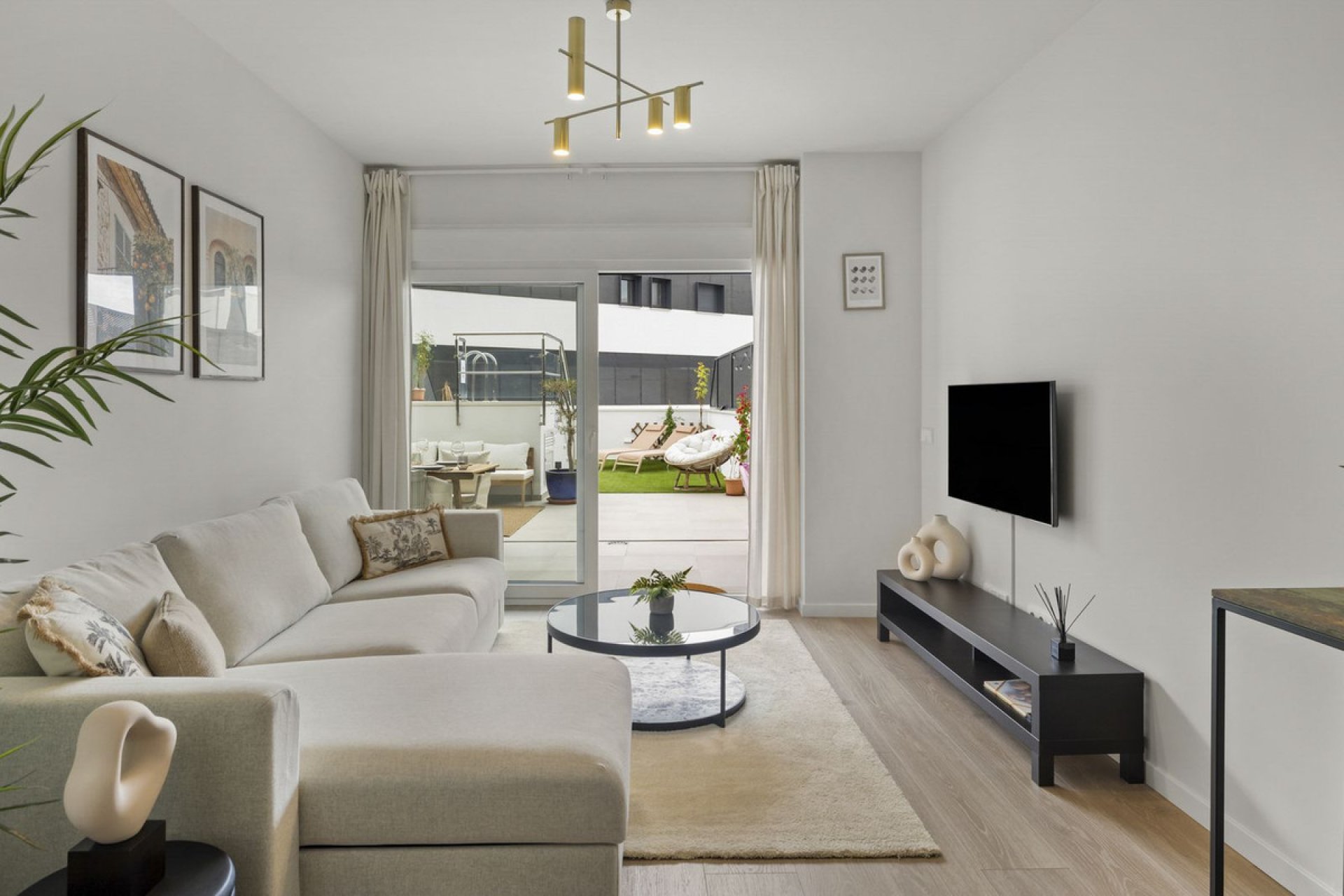 Resale - Apartment - Middle Floor Apartment - Estepona - Estepona Centro