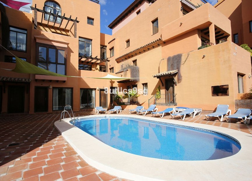 Resale - Apartment - Middle Floor Apartment - Estepona - Estepona Centro