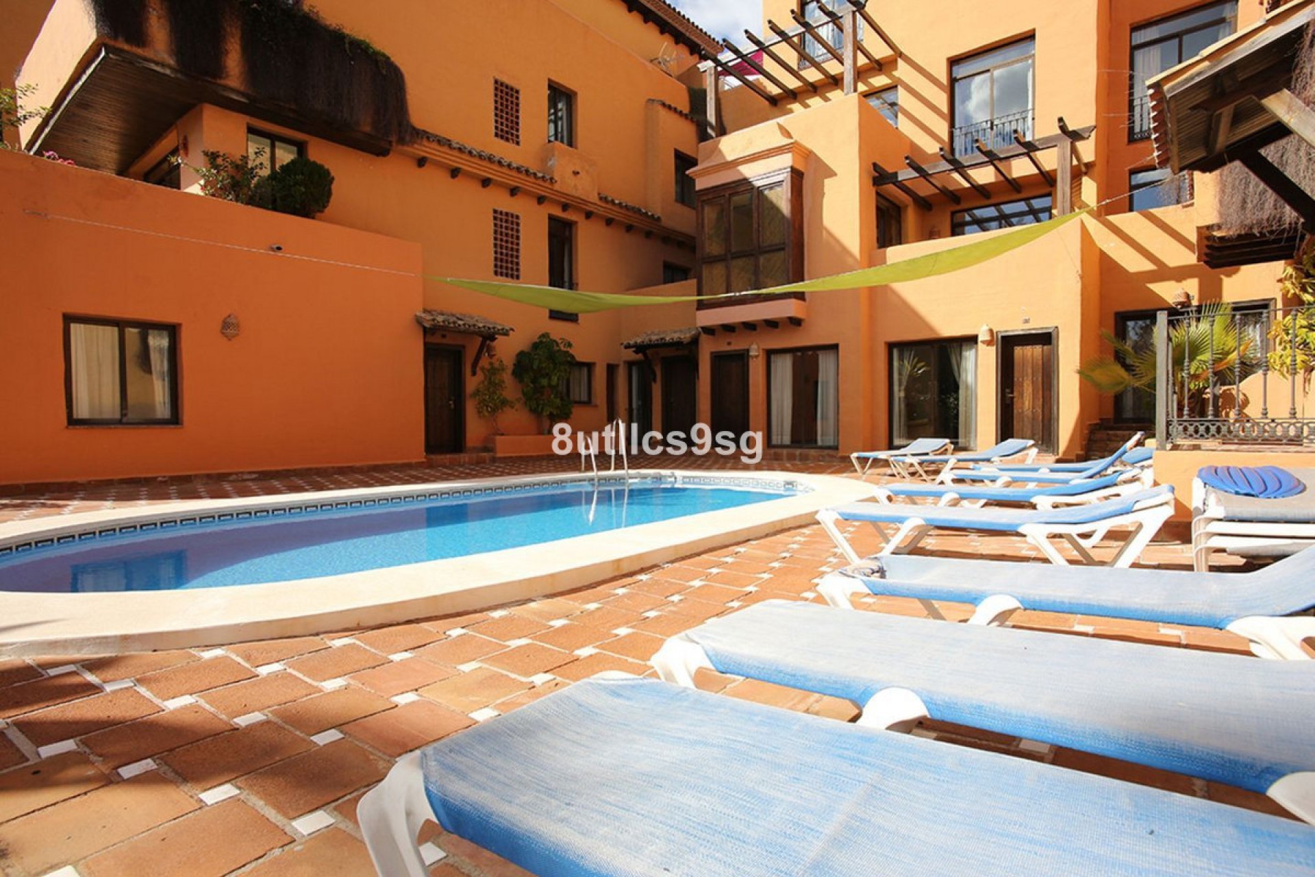 Resale - Apartment - Middle Floor Apartment - Estepona - Estepona Centro