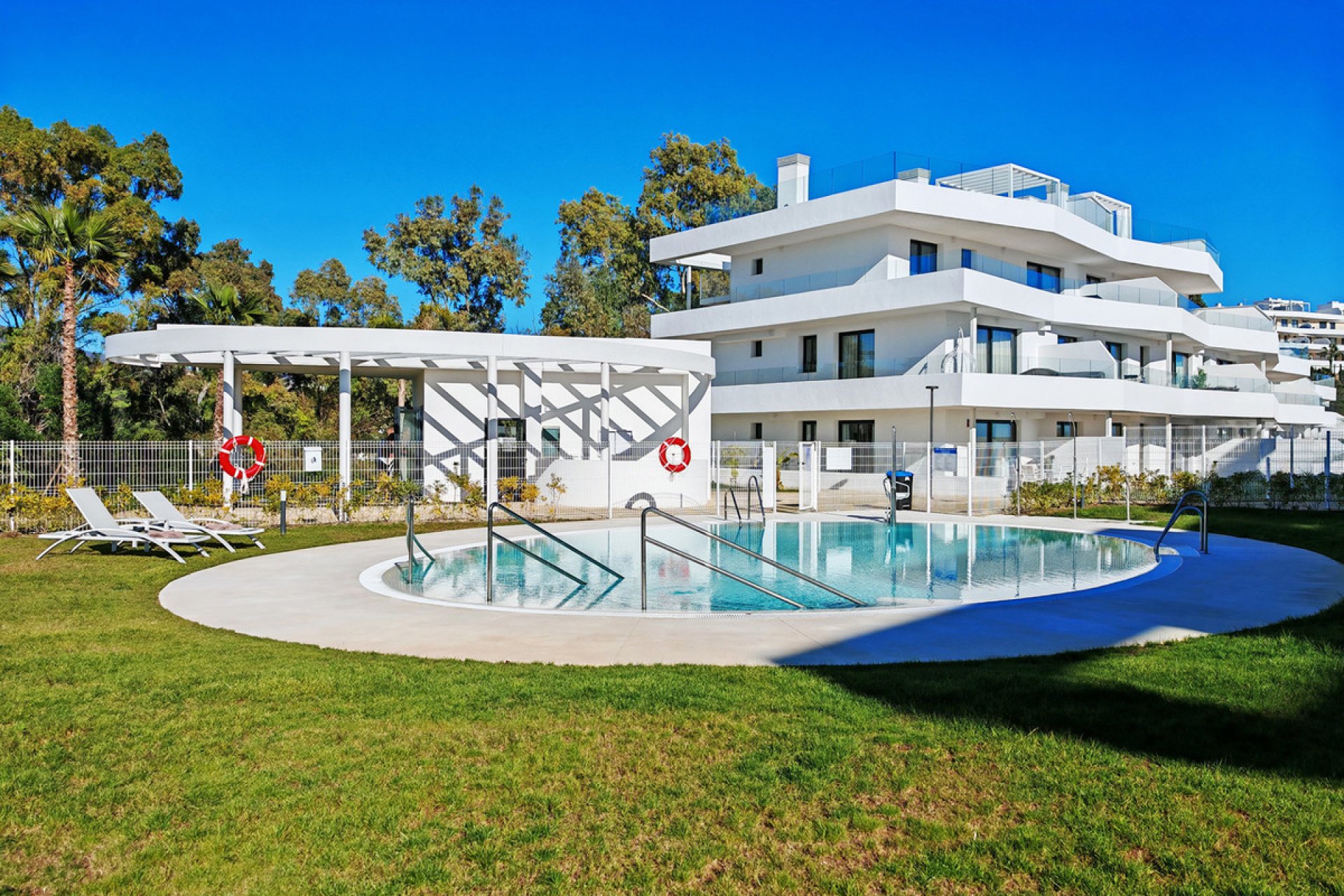 Resale - Apartment - Middle Floor Apartment - Estepona - Estepona Centro