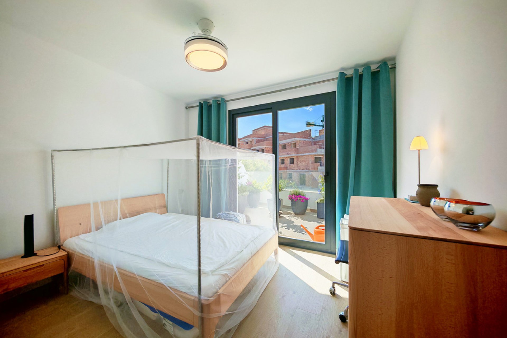 Resale - Apartment - Middle Floor Apartment - Estepona - Estepona Centro