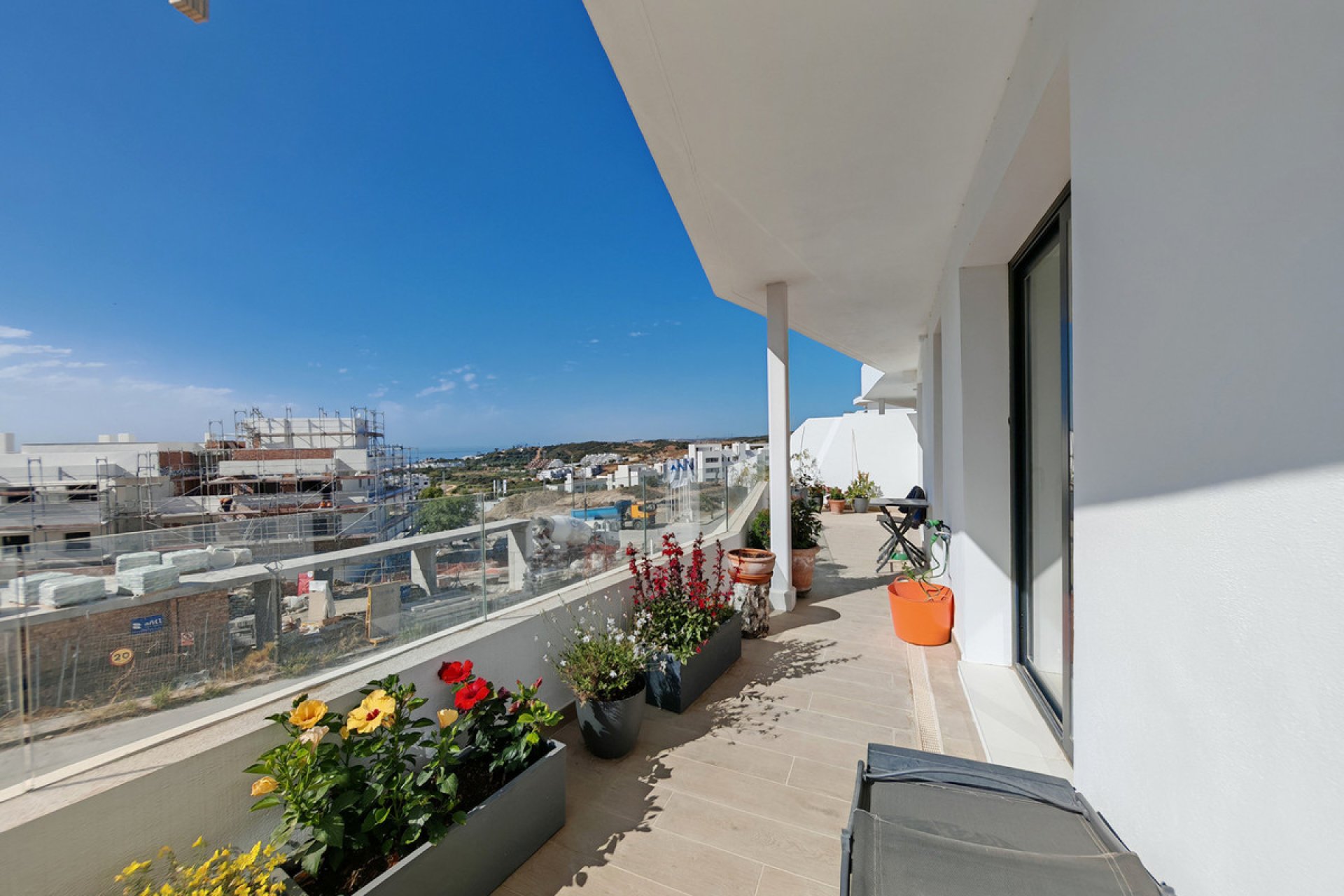 Resale - Apartment - Middle Floor Apartment - Estepona - Estepona Centro