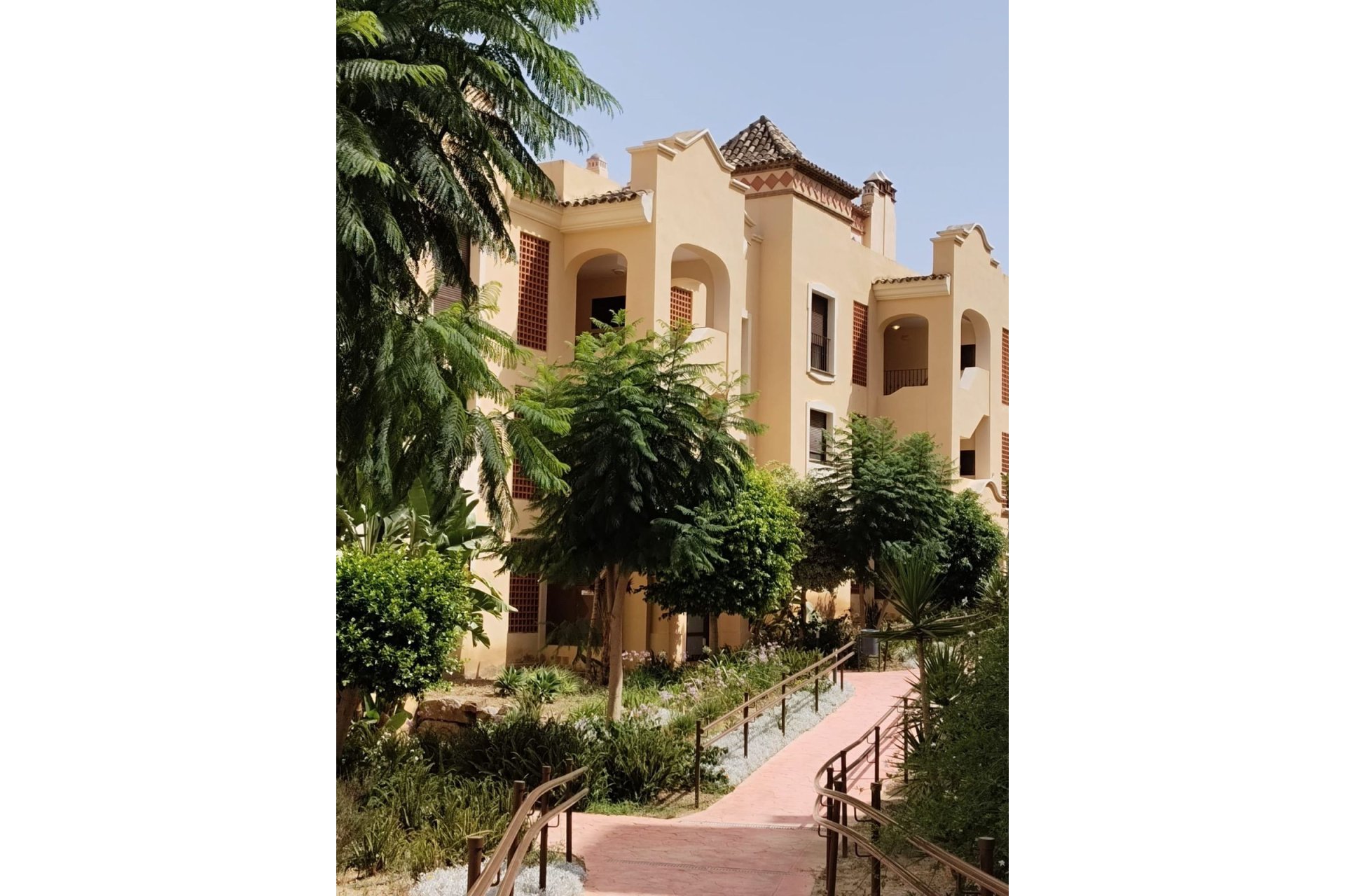 Resale - Apartment - Middle Floor Apartment - Estepona - Estepona Centro