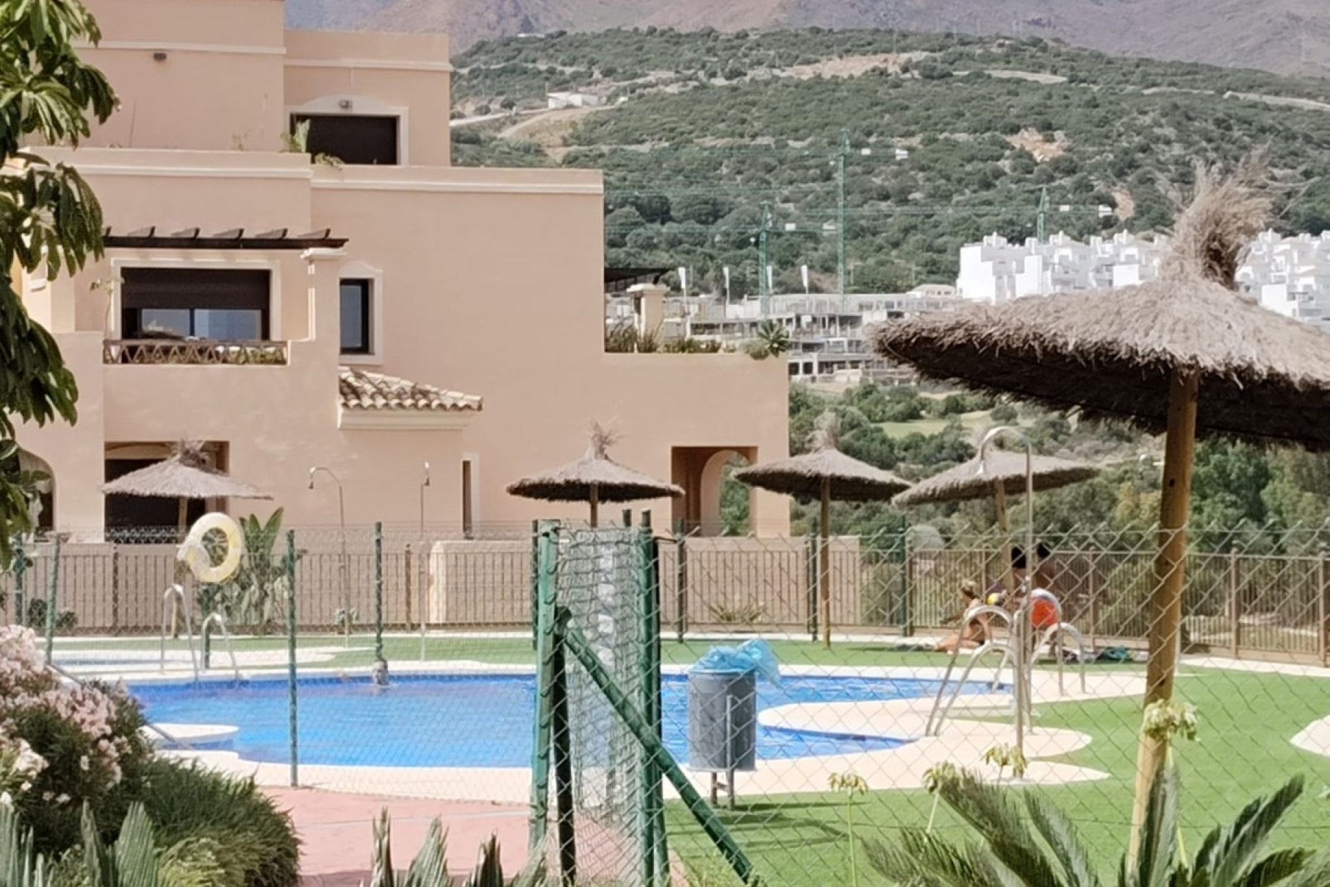 Resale - Apartment - Middle Floor Apartment - Estepona - Estepona Centro