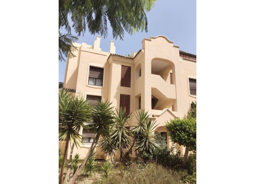 Resale - Apartment - Middle Floor Apartment - Estepona - Estepona Centro