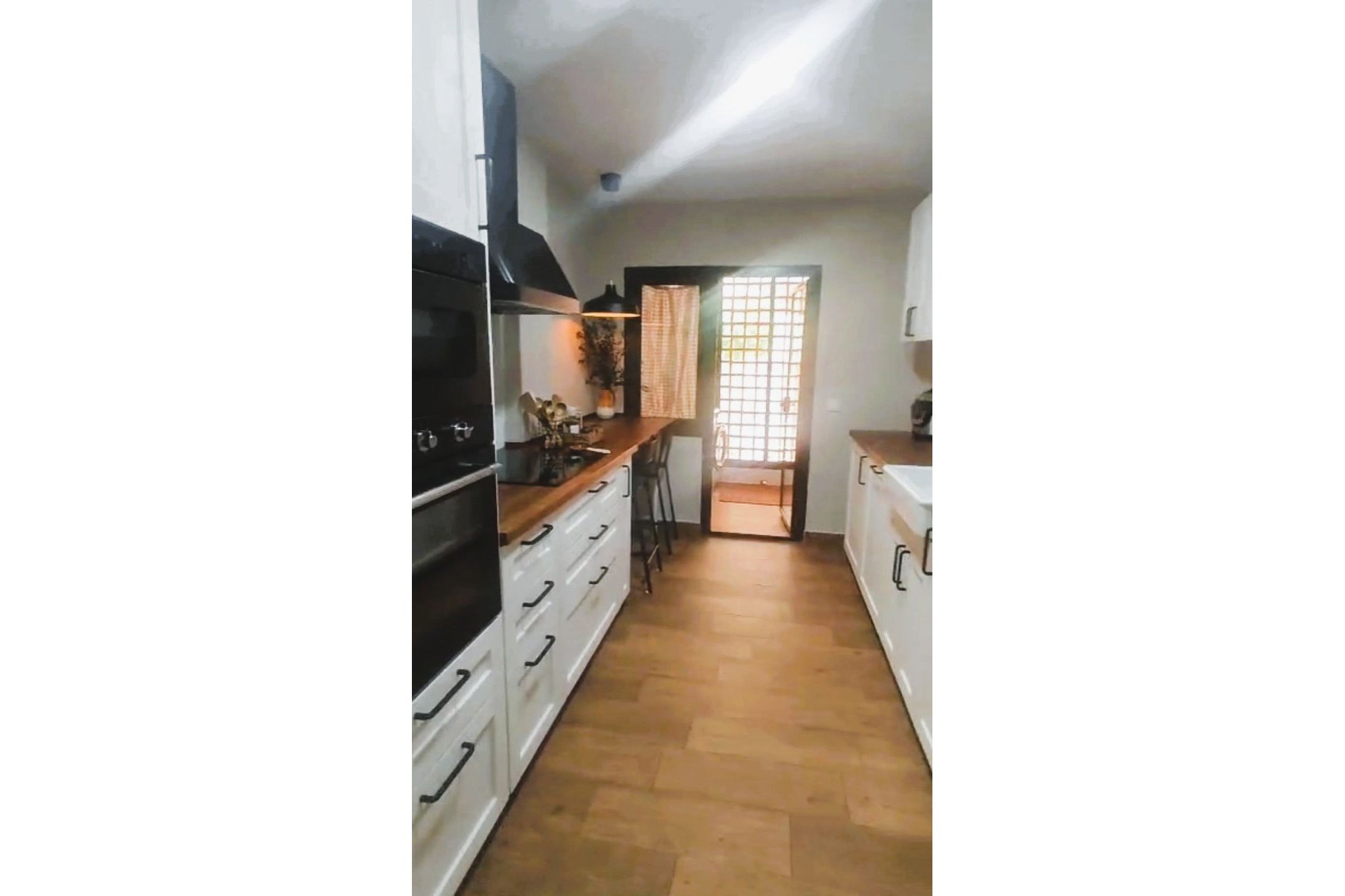 Resale - Apartment - Middle Floor Apartment - Estepona - Estepona Centro