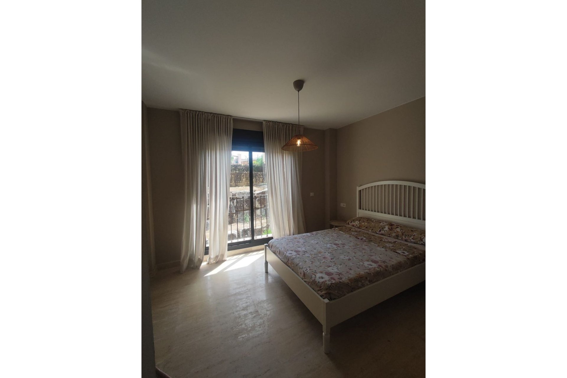 Resale - Apartment - Middle Floor Apartment - Estepona - Estepona Centro