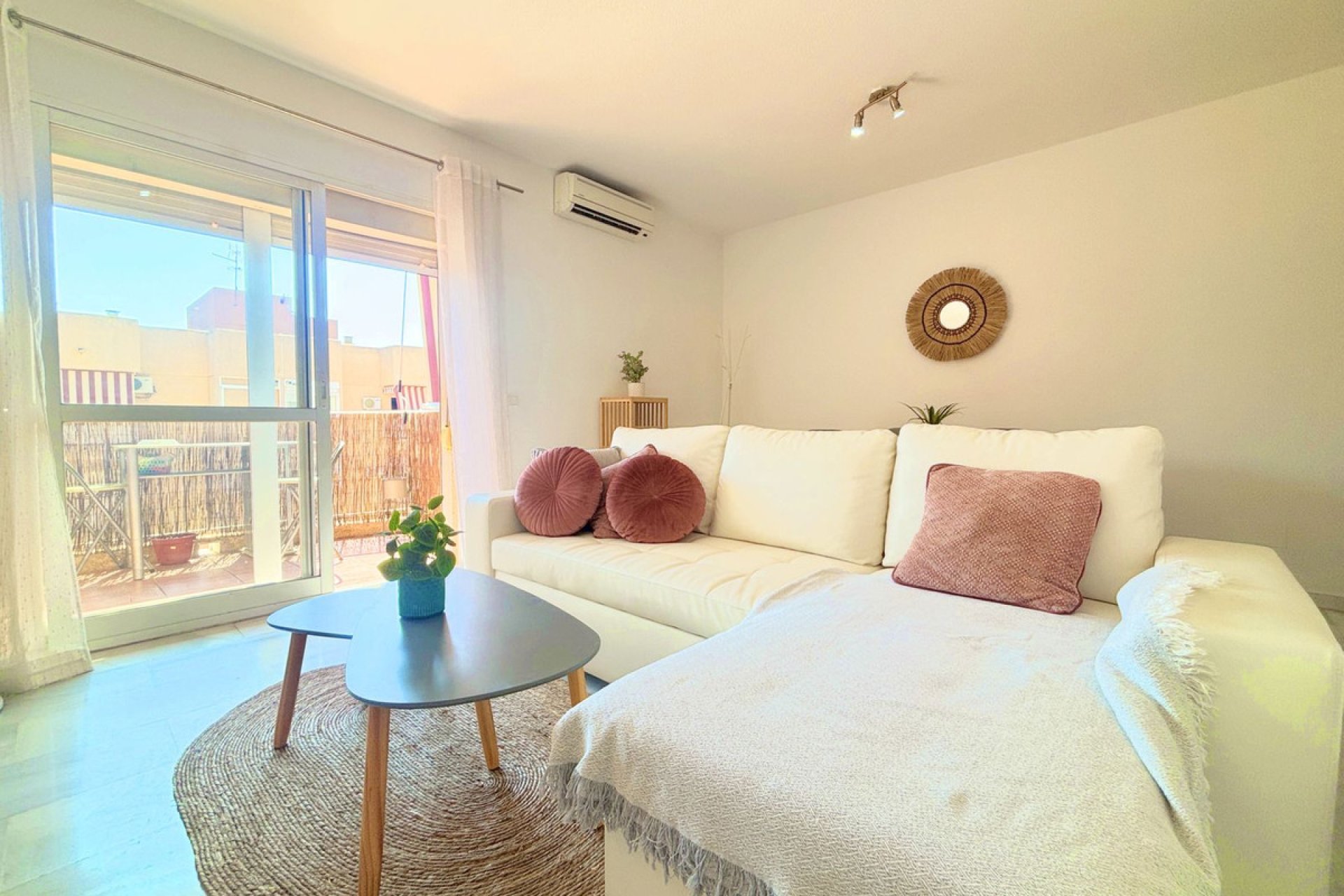 Resale - Apartment - Middle Floor Apartment - Estepona - Estepona Centro