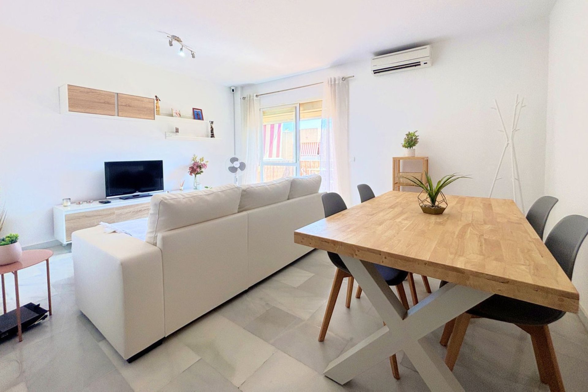 Resale - Apartment - Middle Floor Apartment - Estepona - Estepona Centro