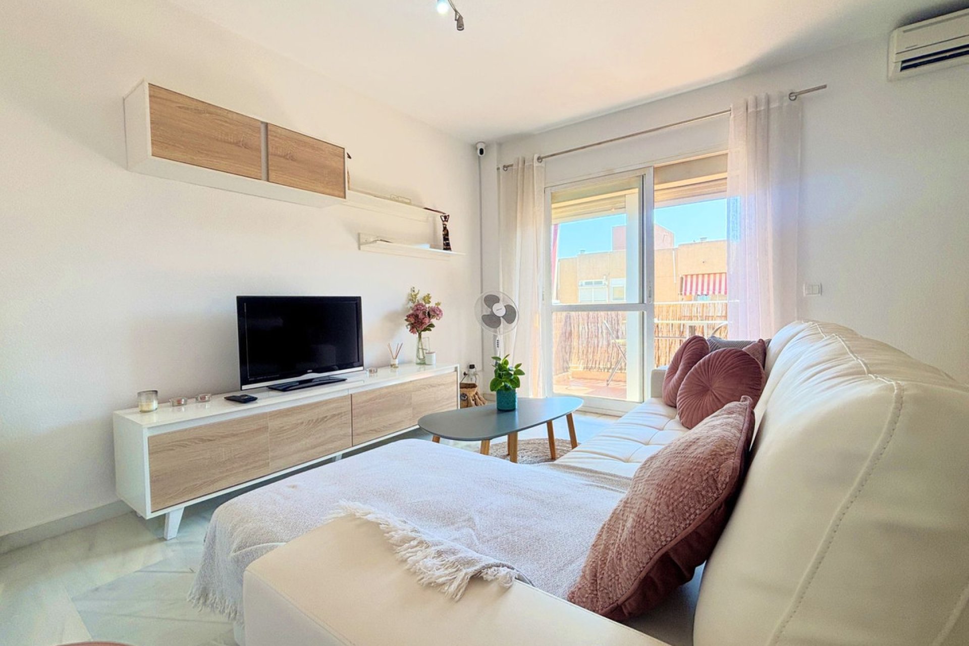 Resale - Apartment - Middle Floor Apartment - Estepona - Estepona Centro