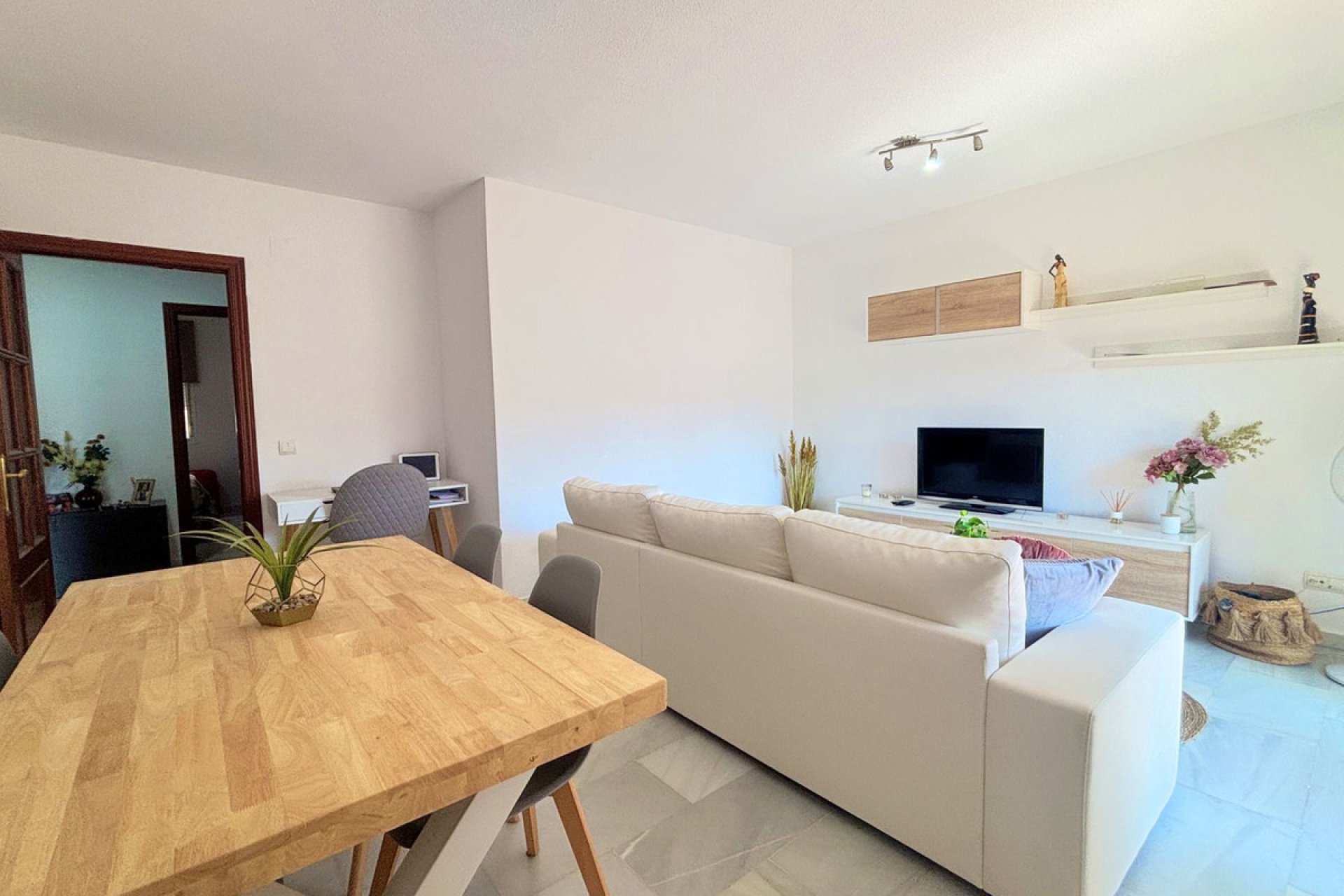 Resale - Apartment - Middle Floor Apartment - Estepona - Estepona Centro