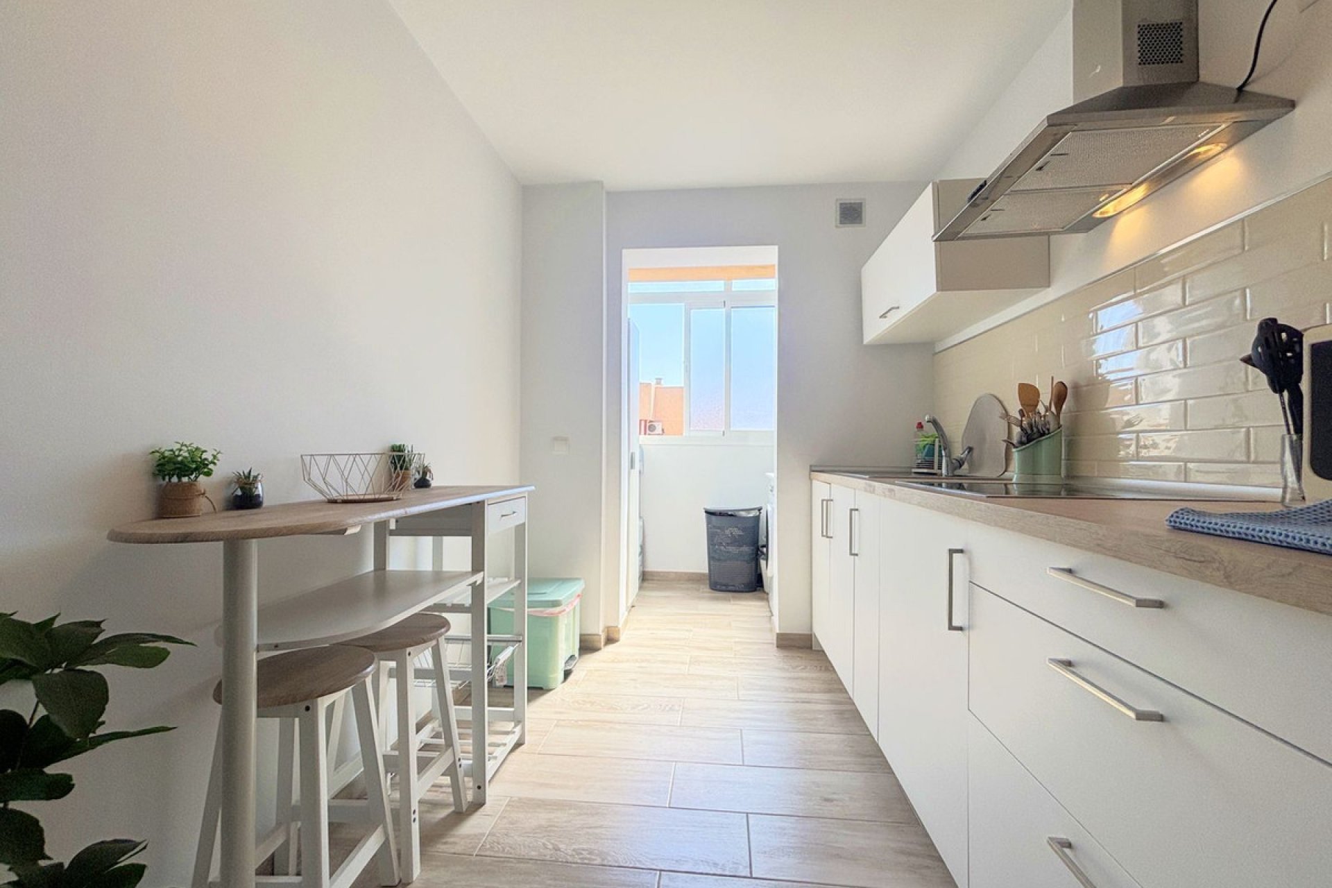 Resale - Apartment - Middle Floor Apartment - Estepona - Estepona Centro