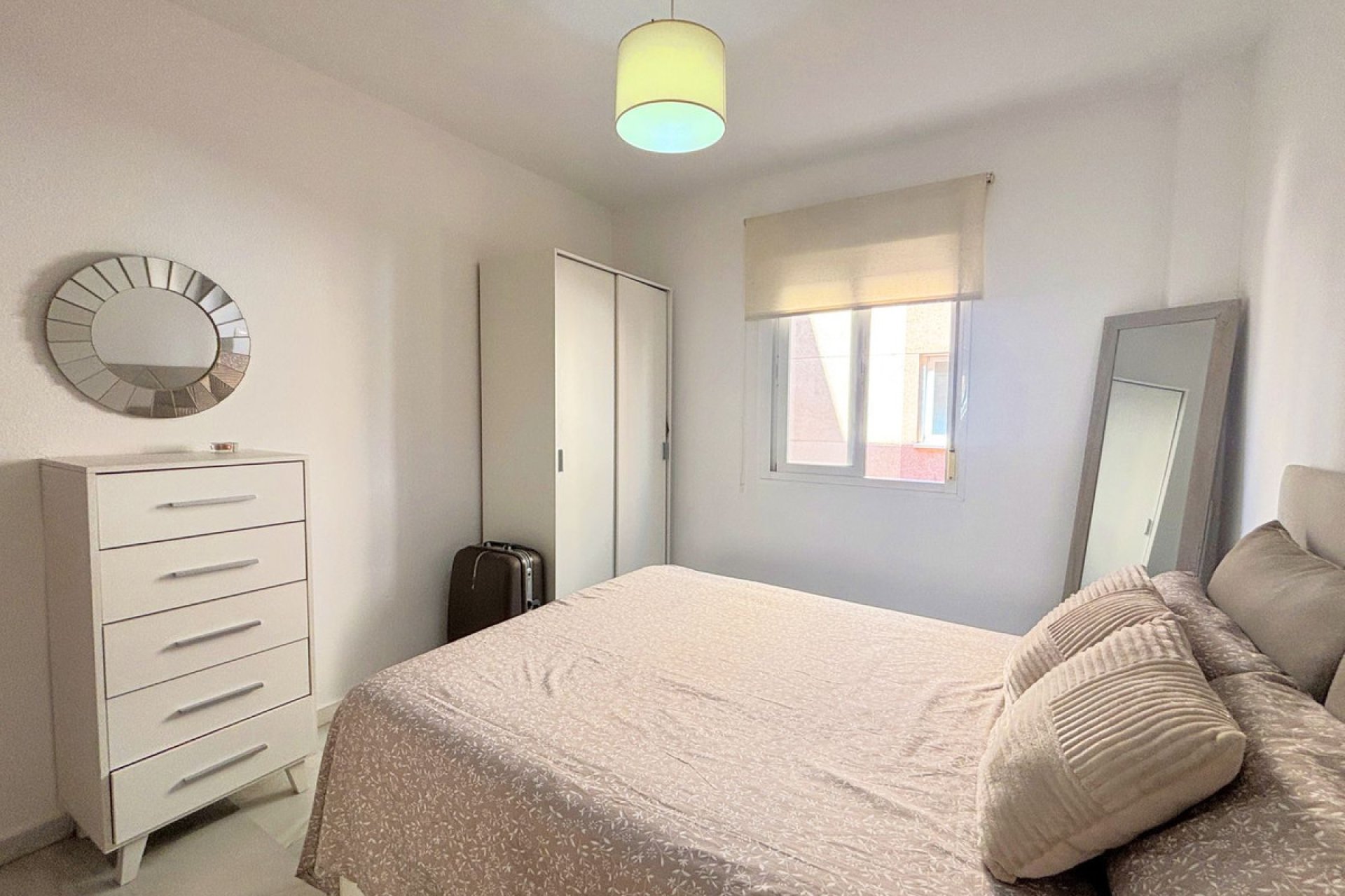Resale - Apartment - Middle Floor Apartment - Estepona - Estepona Centro