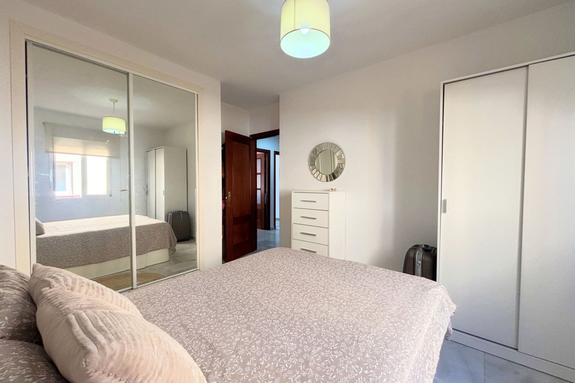 Resale - Apartment - Middle Floor Apartment - Estepona - Estepona Centro