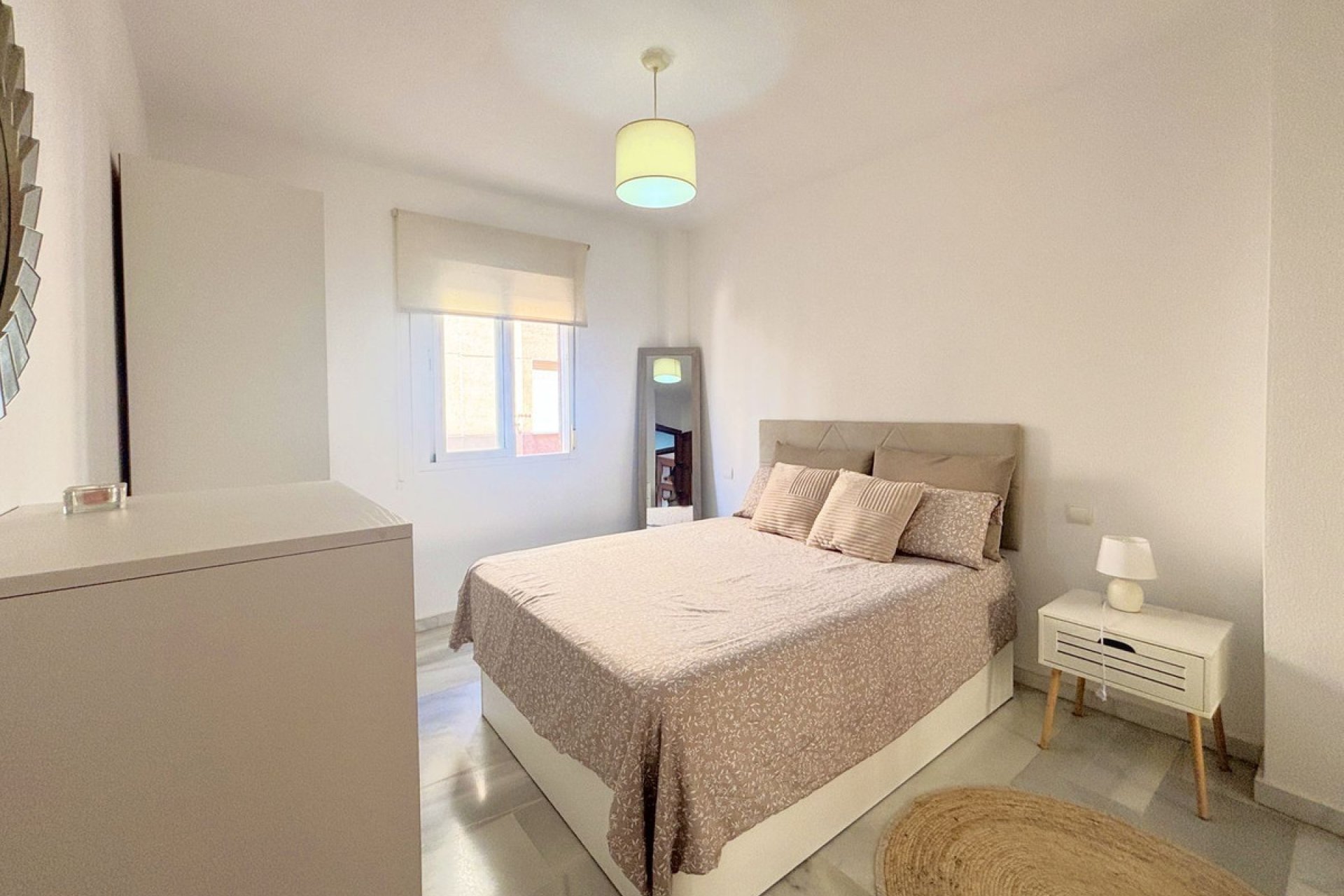 Resale - Apartment - Middle Floor Apartment - Estepona - Estepona Centro