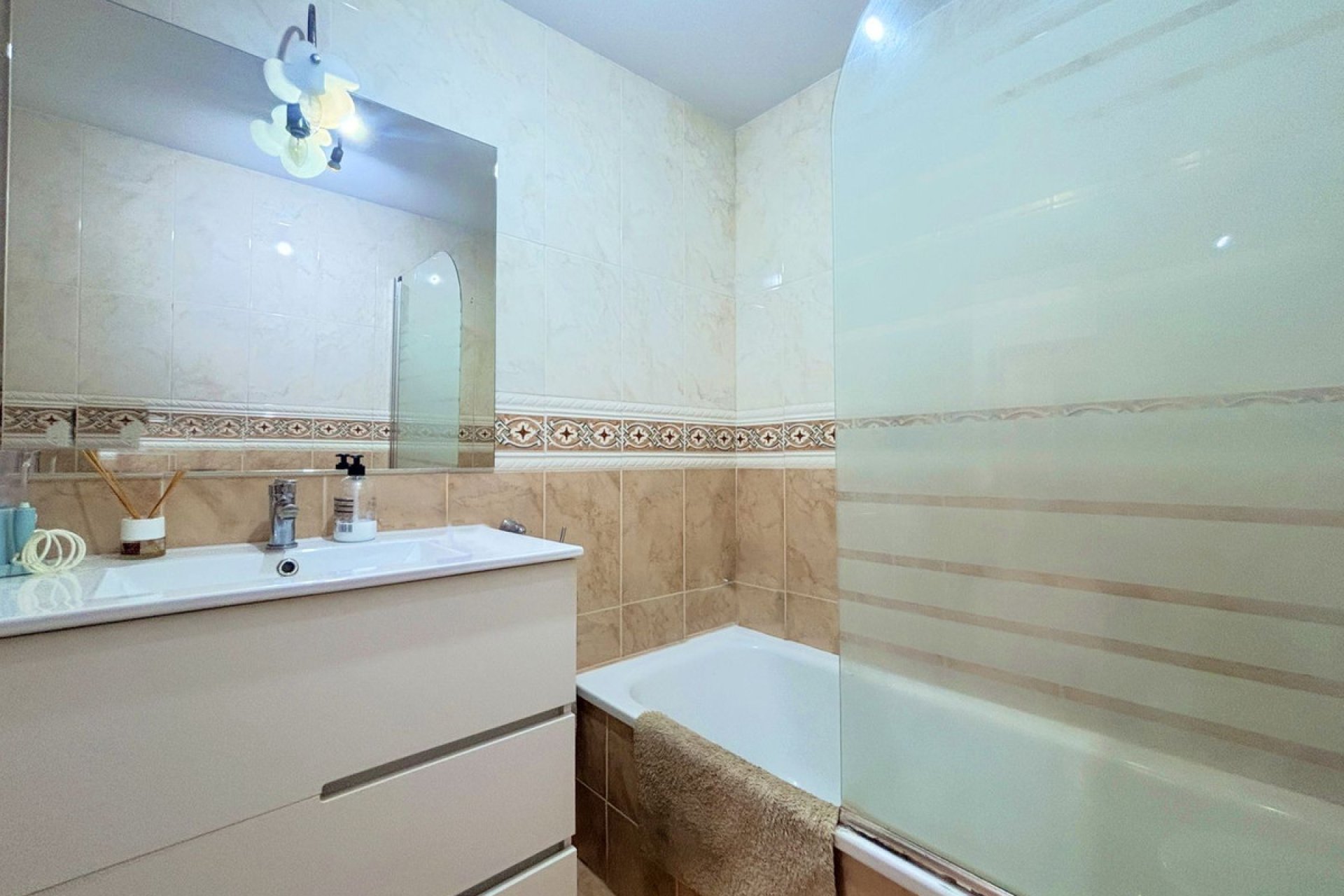 Resale - Apartment - Middle Floor Apartment - Estepona - Estepona Centro