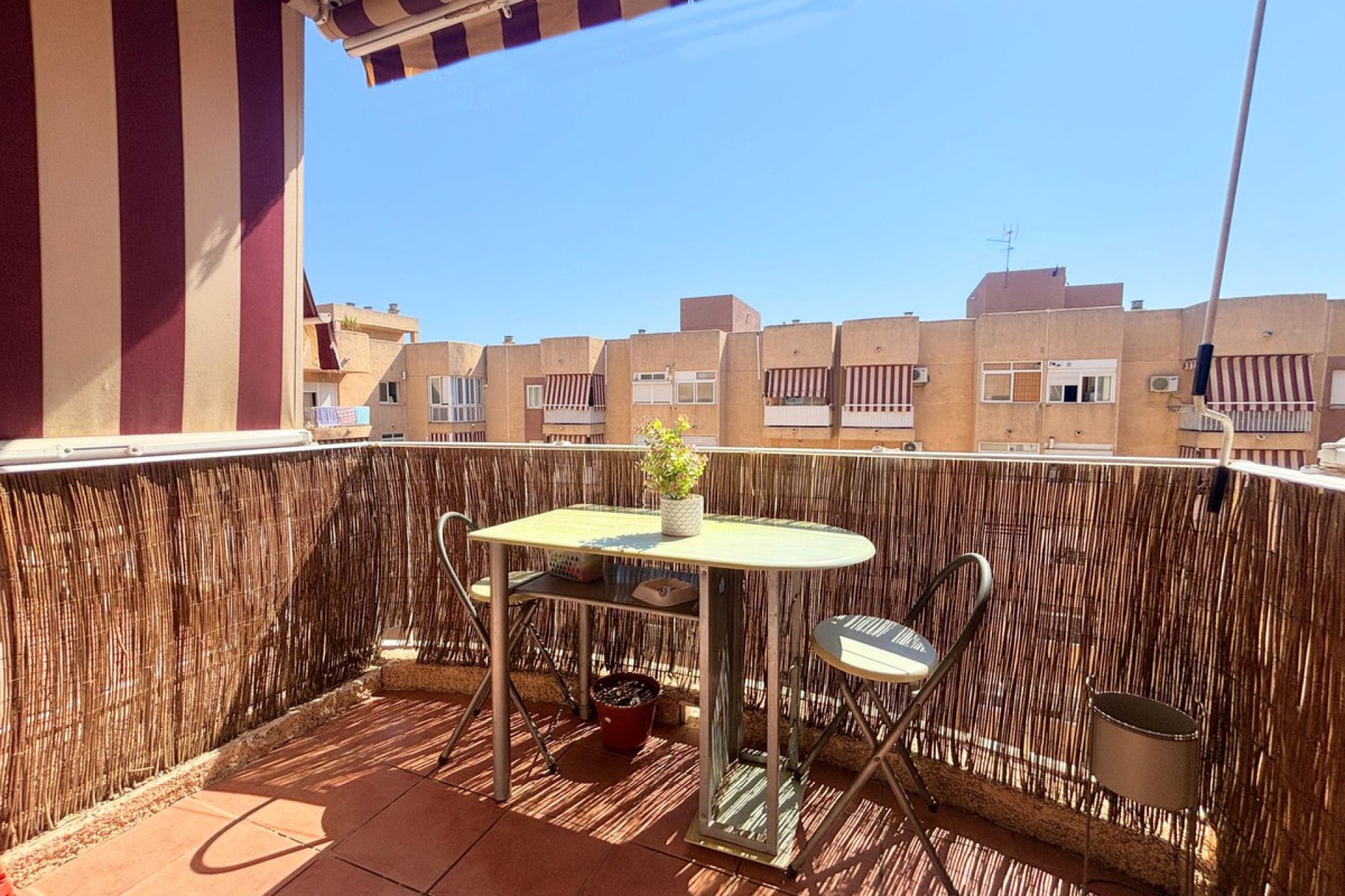 Resale - Apartment - Middle Floor Apartment - Estepona - Estepona Centro