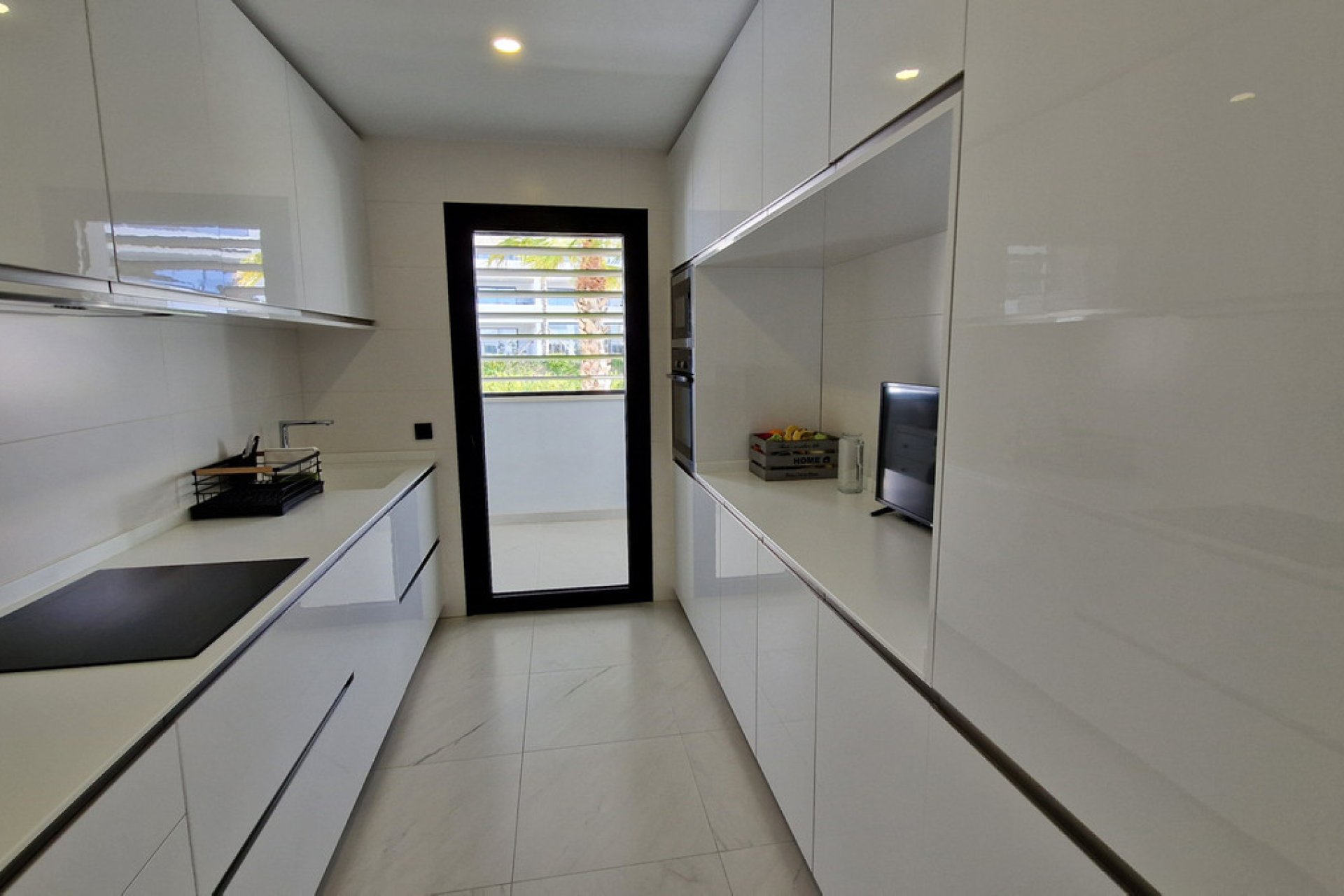 Resale - Apartment - Middle Floor Apartment - Estepona - Estepona Centro