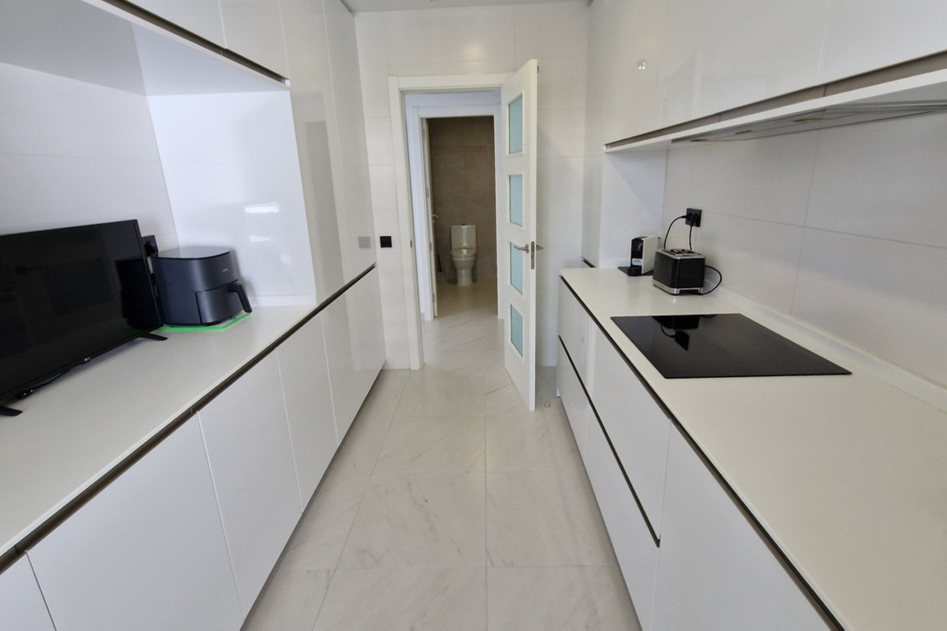 Resale - Apartment - Middle Floor Apartment - Estepona - Estepona Centro