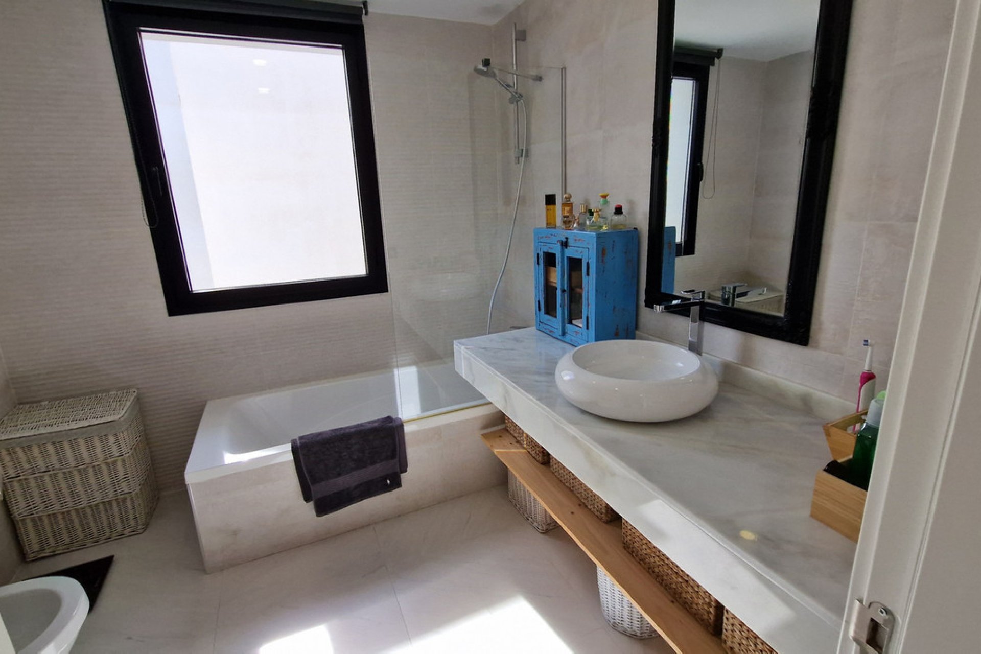 Resale - Apartment - Middle Floor Apartment - Estepona - Estepona Centro