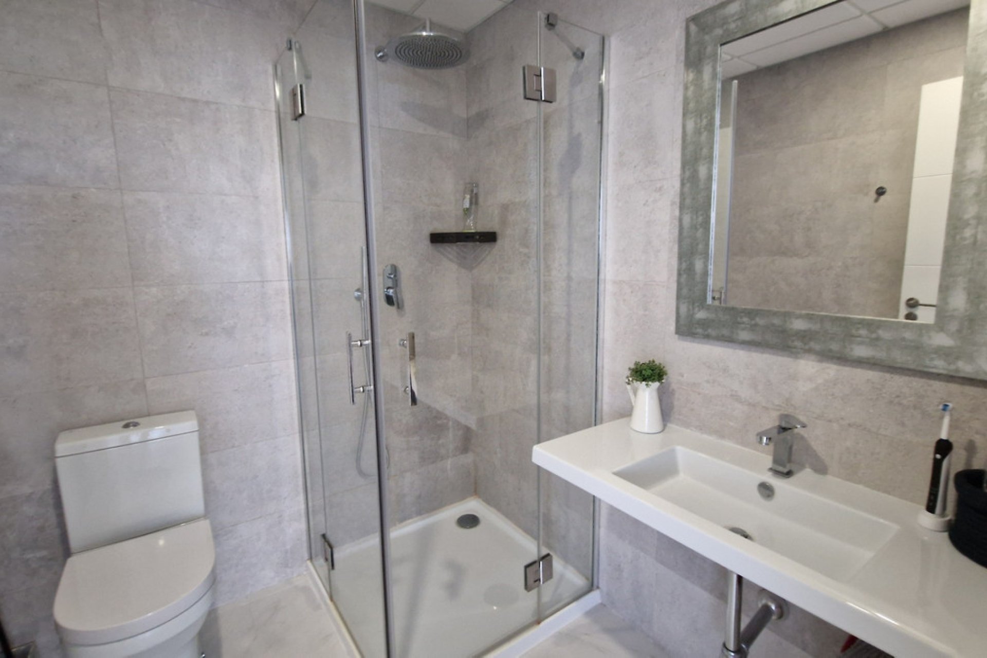 Resale - Apartment - Middle Floor Apartment - Estepona - Estepona Centro