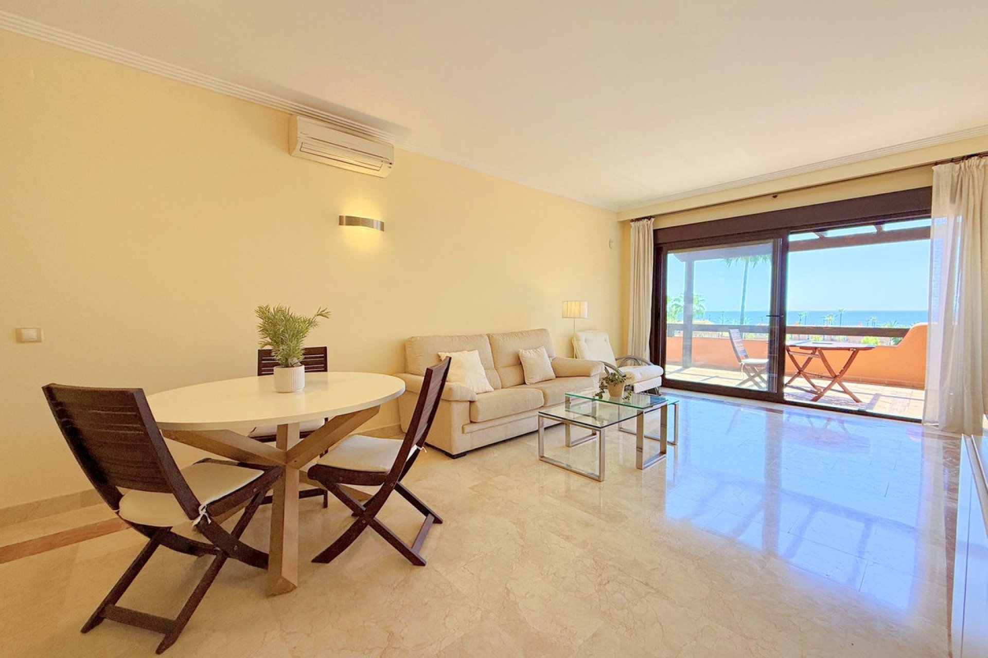 Resale - Apartment - Middle Floor Apartment - Estepona - Estepona Centro