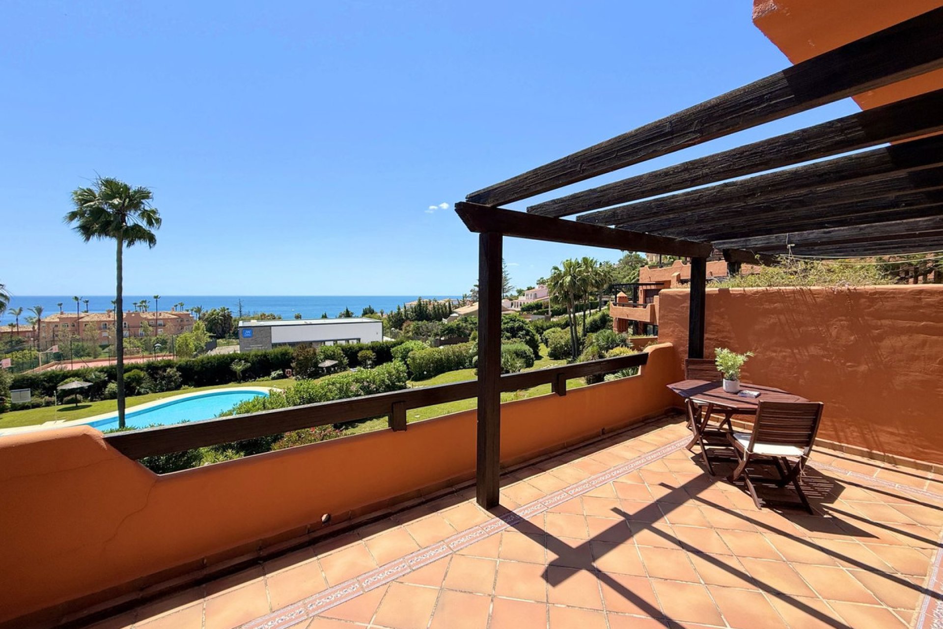 Resale - Apartment - Middle Floor Apartment - Estepona - Estepona Centro