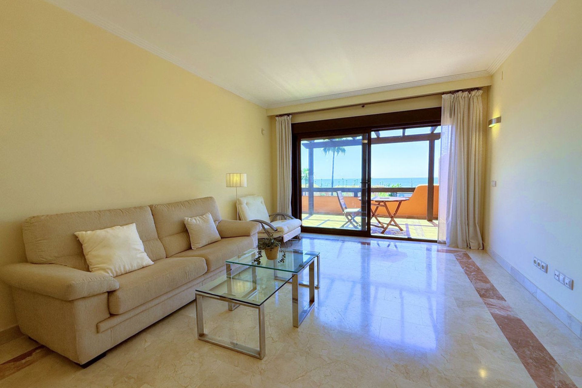 Resale - Apartment - Middle Floor Apartment - Estepona - Estepona Centro
