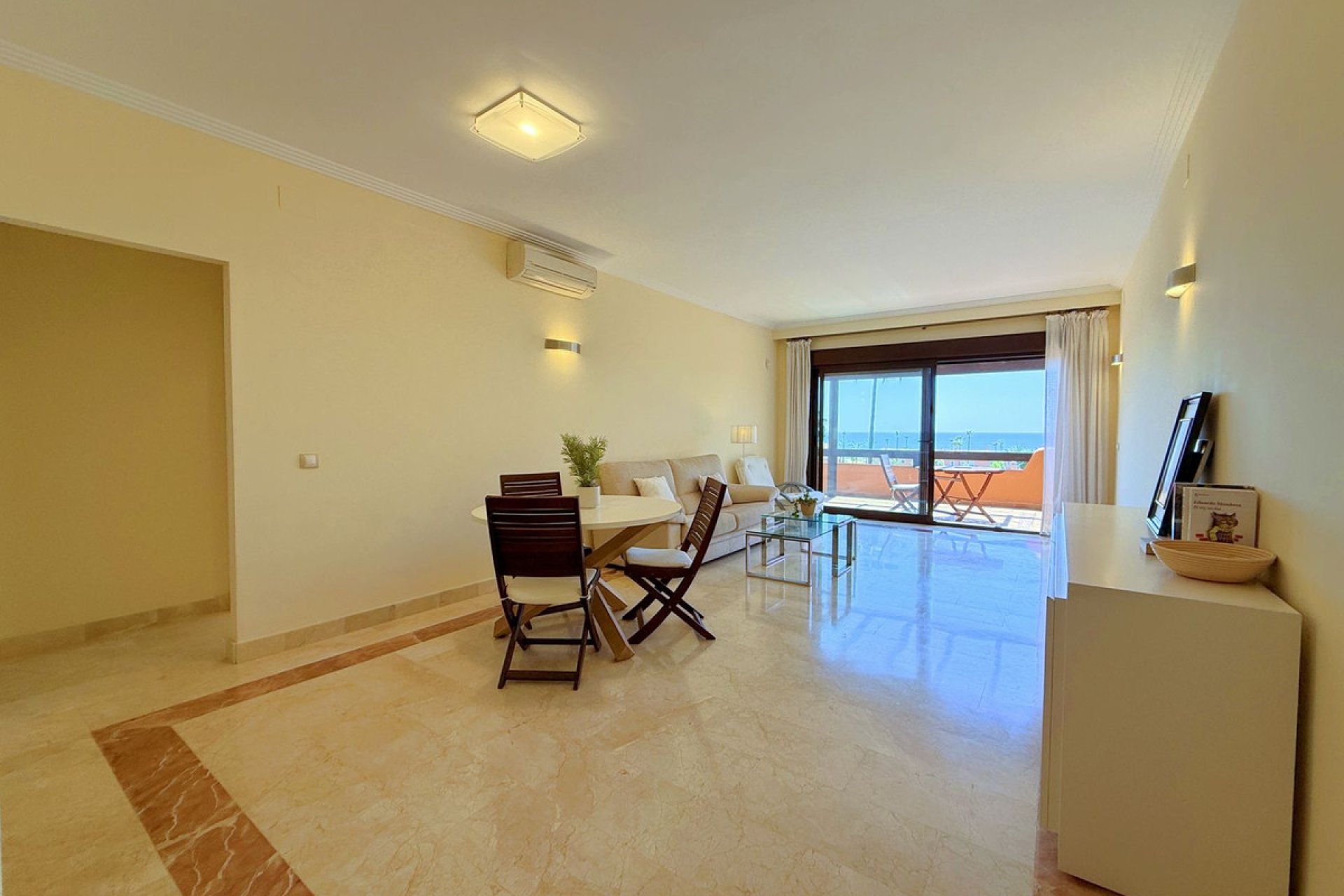 Resale - Apartment - Middle Floor Apartment - Estepona - Estepona Centro
