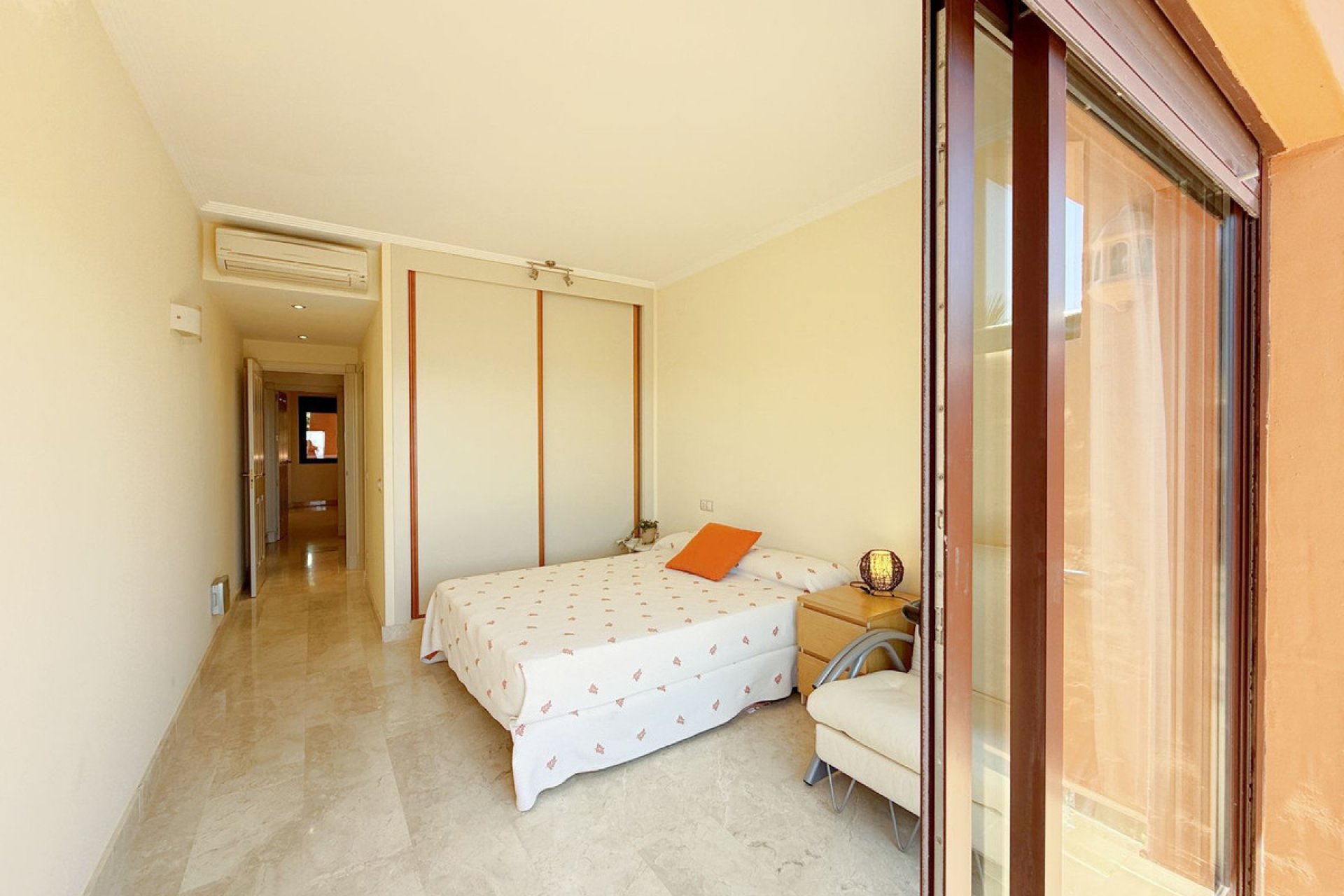 Resale - Apartment - Middle Floor Apartment - Estepona - Estepona Centro