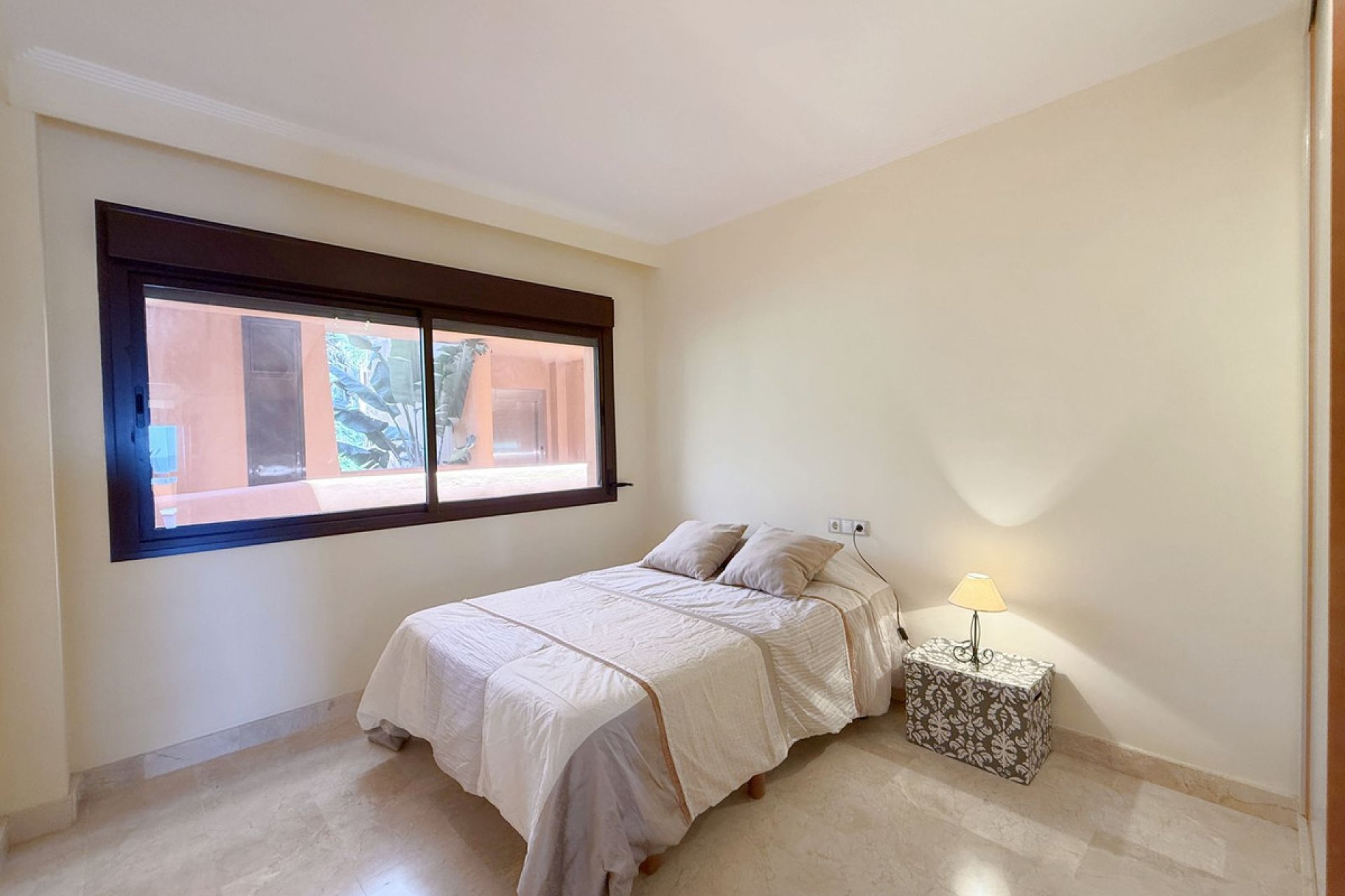Resale - Apartment - Middle Floor Apartment - Estepona - Estepona Centro