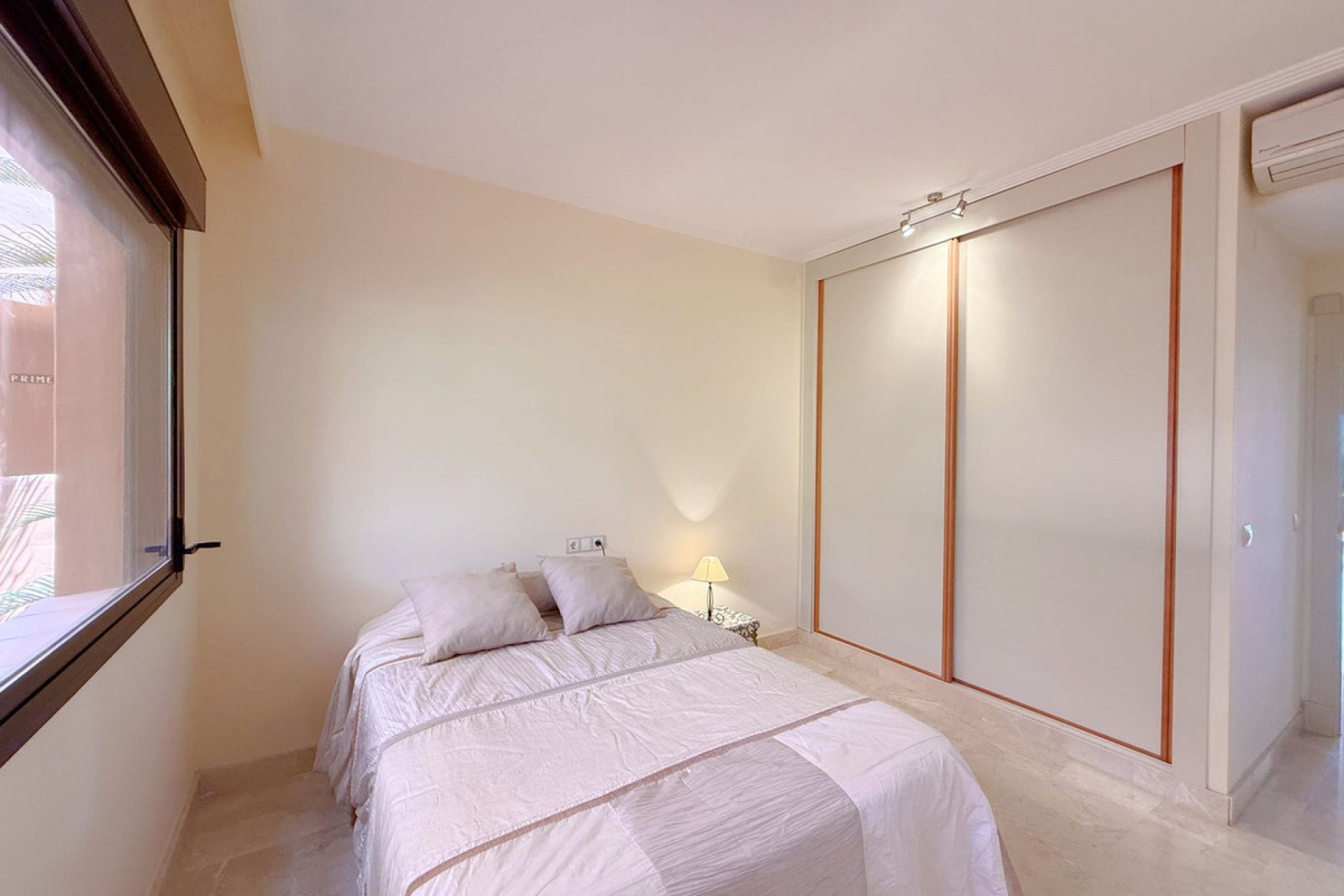 Resale - Apartment - Middle Floor Apartment - Estepona - Estepona Centro